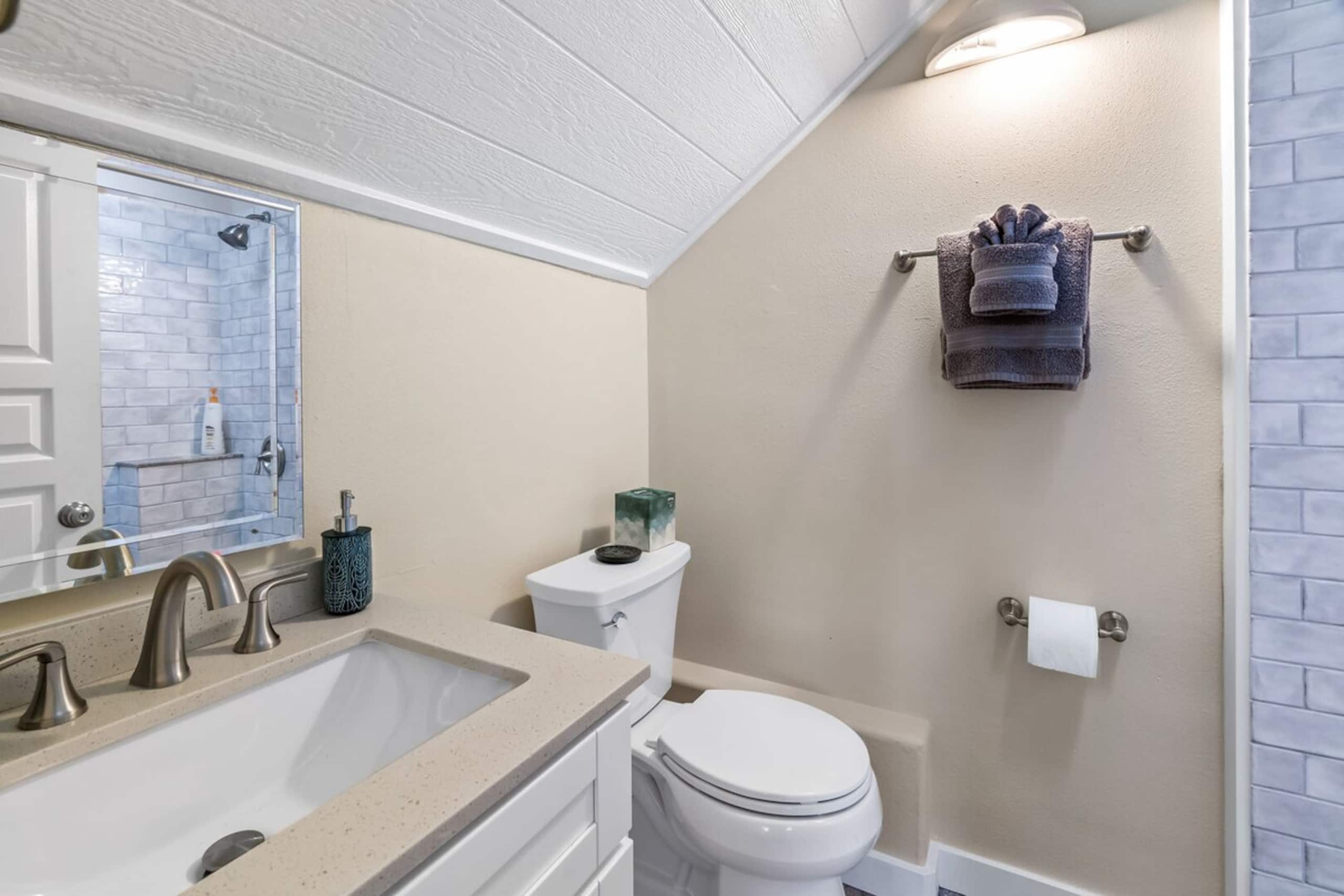 (3982S) Cute Kalakaua Gorgeous Princevile Studio - Photo 6