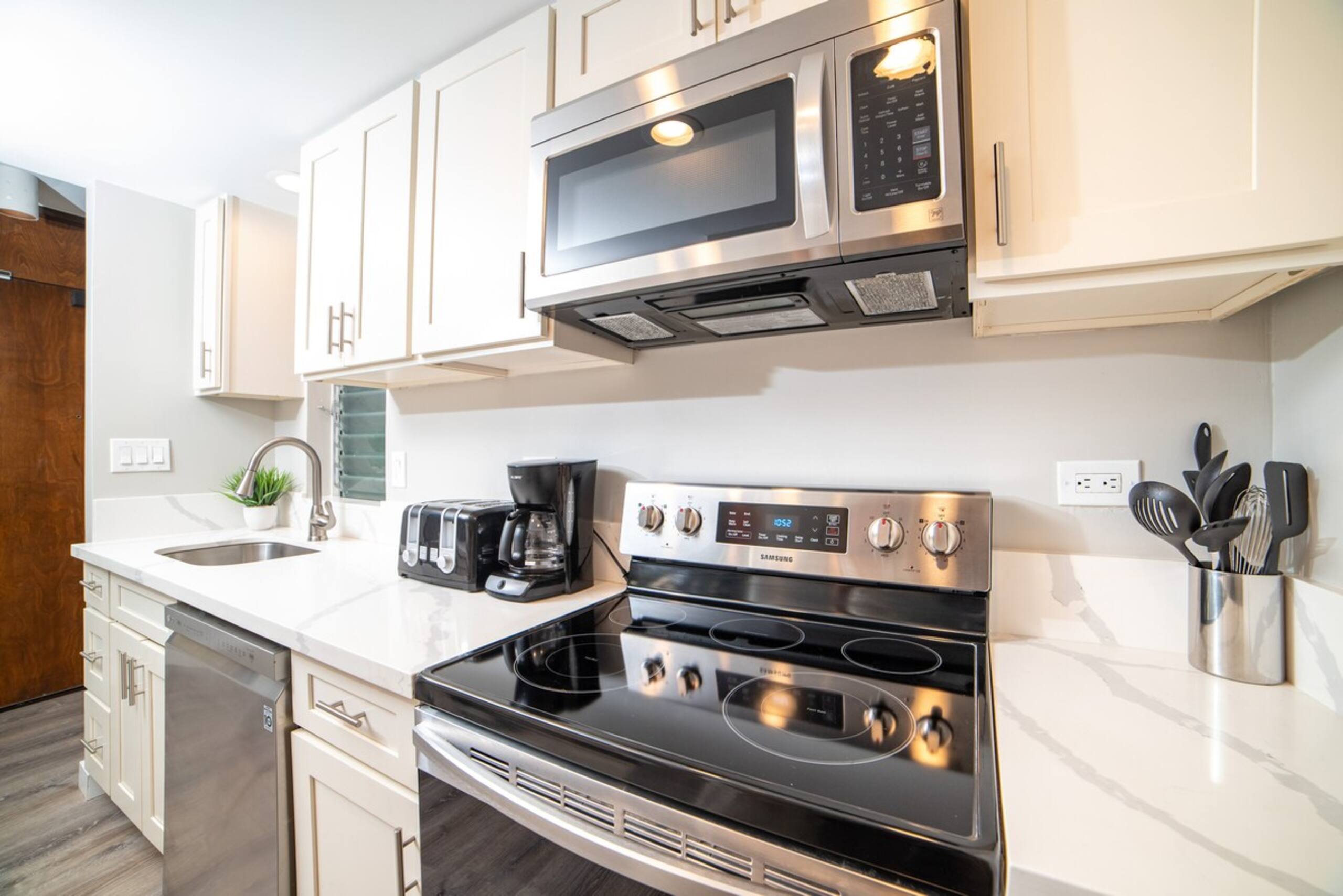 Spacious 1BD w Pool & Beach Cabana - THE E104 - Photo 8