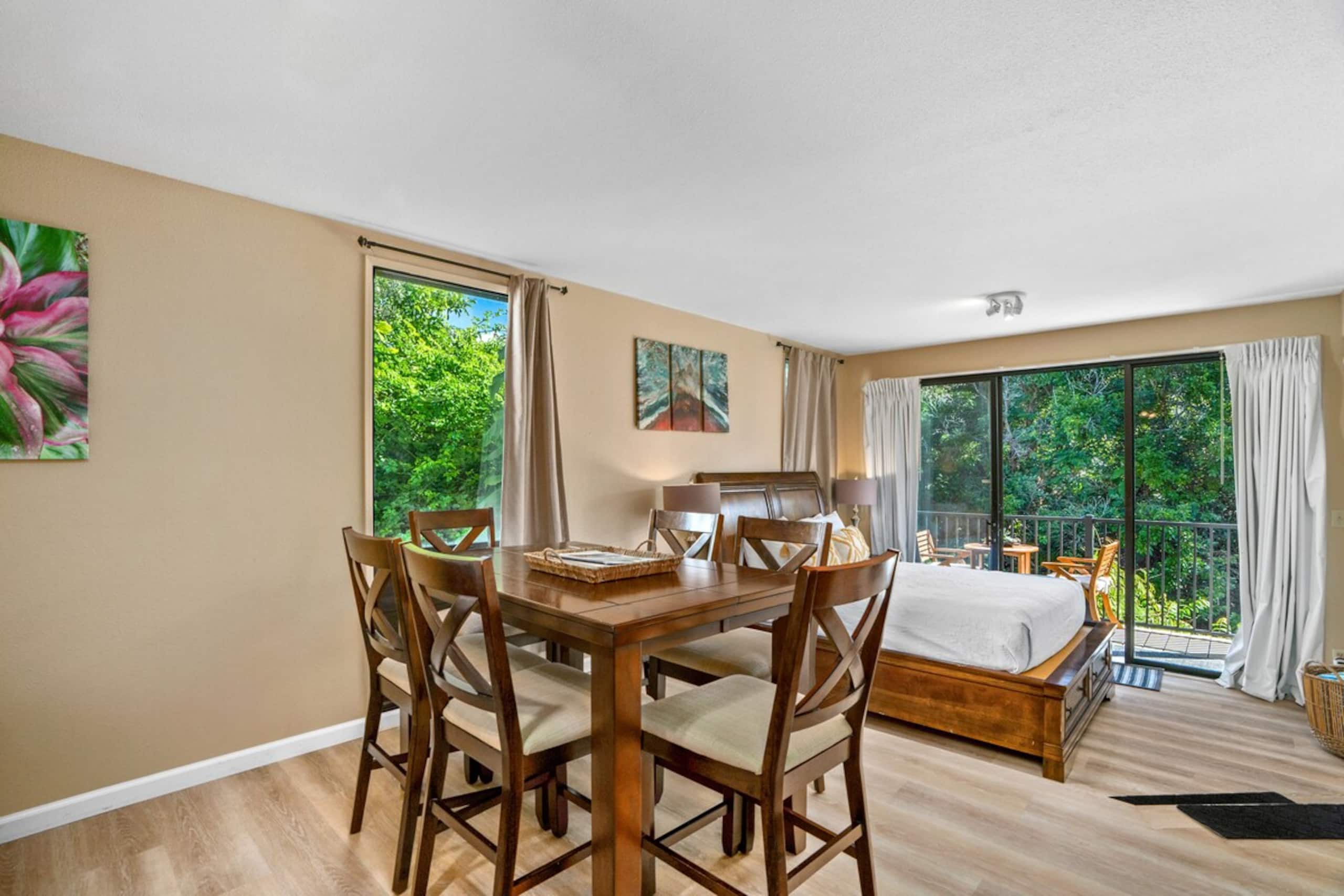 Lovely Corner Gem W/ Private Balcony, Fast WiFi - Photo 10