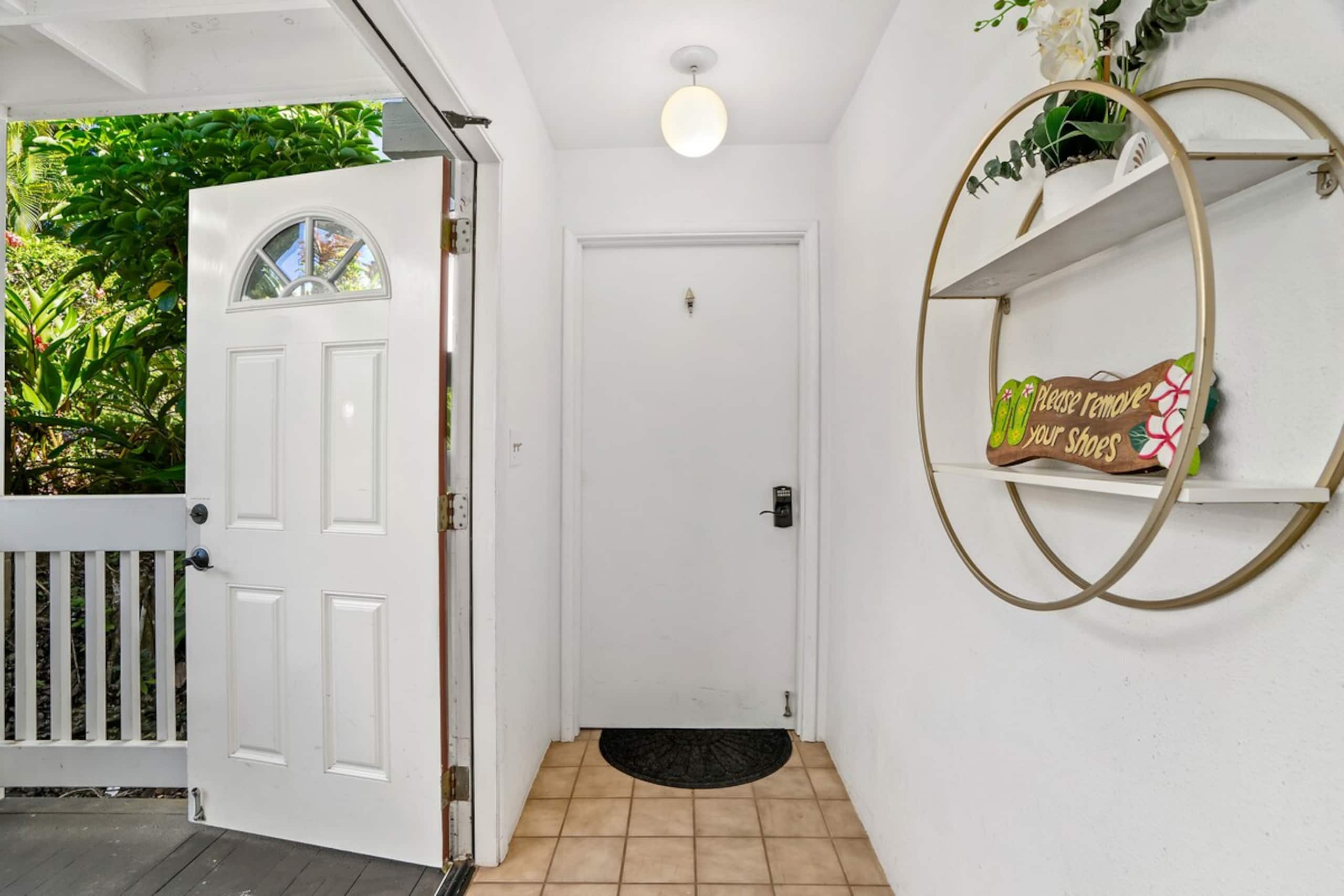 Lovely Corner Gem W/ Private Balcony, Fast WiFi - Photo 18