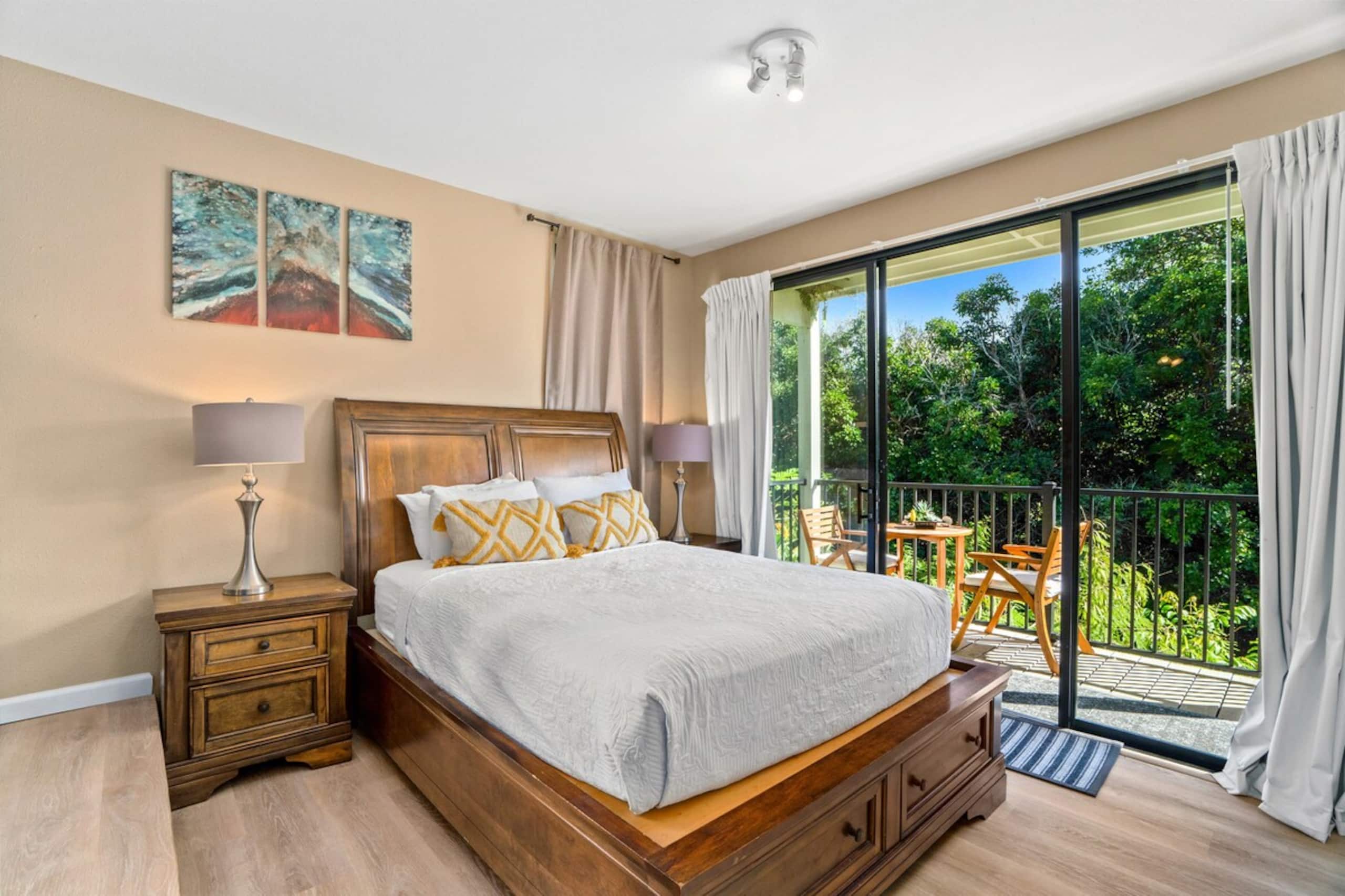 Lovely Corner Gem W/ Private Balcony, Fast WiFi - Photo 11
