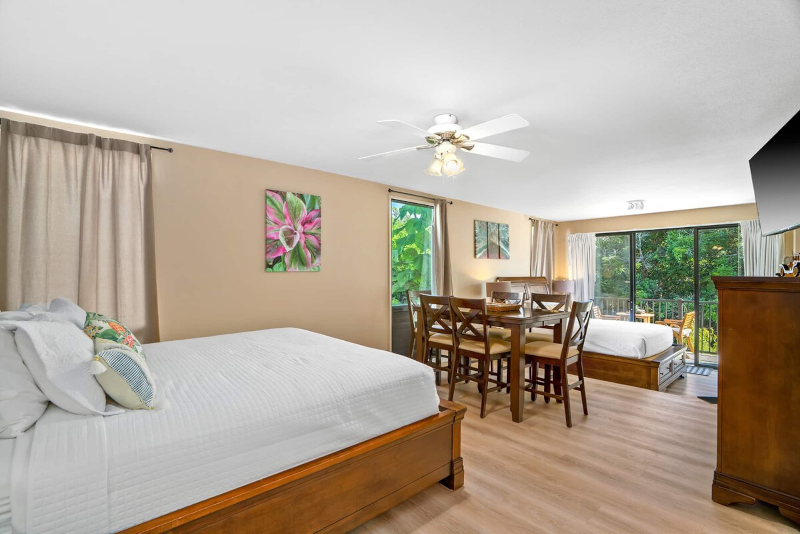 Lovely Corner Gem W/ Private Balcony, Fast WiFi - Photo 13