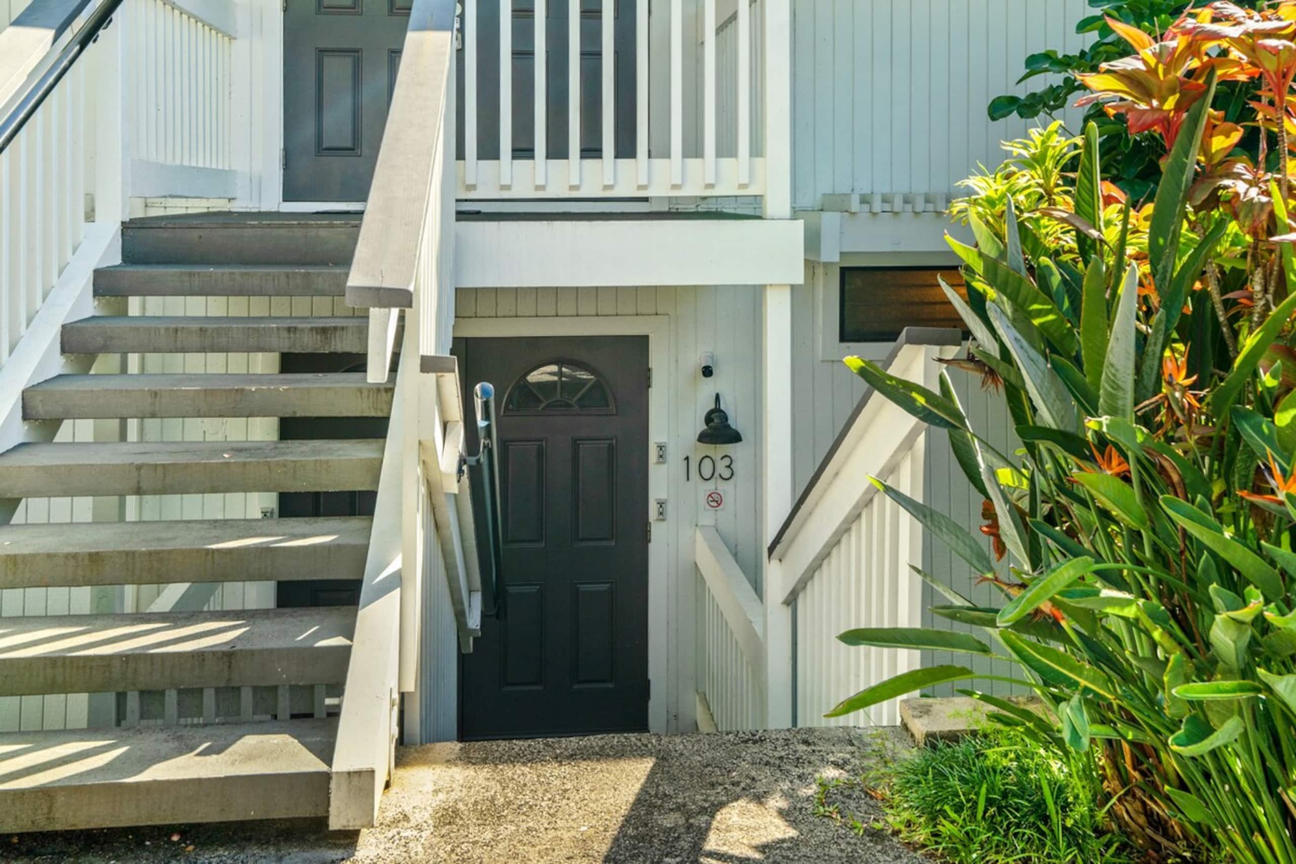 Lovely Corner Gem W/ Private Balcony, Fast WiFi - Photo 17