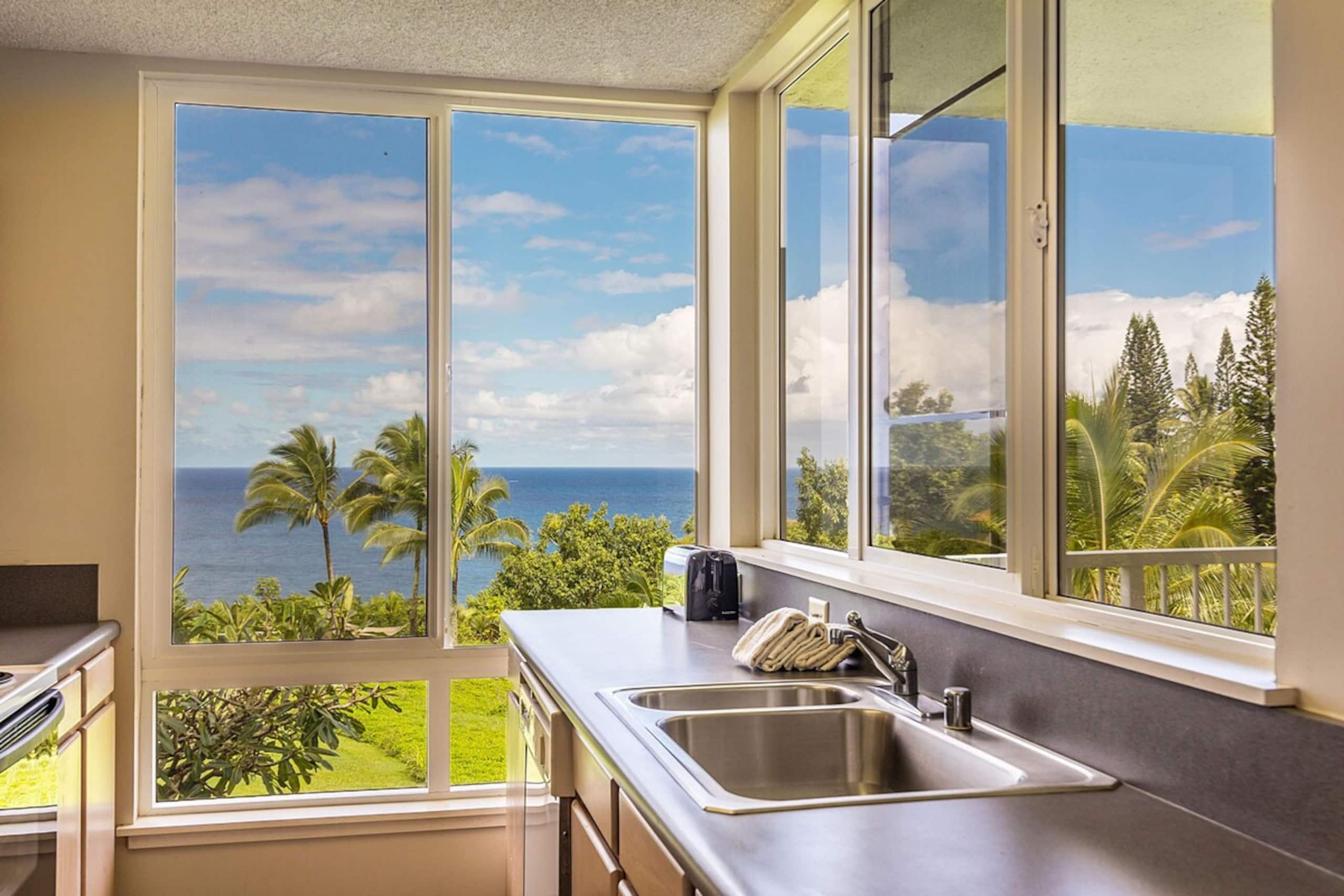 Perfect Island Getaway With Ocean Views at Cliffs - Photo 8