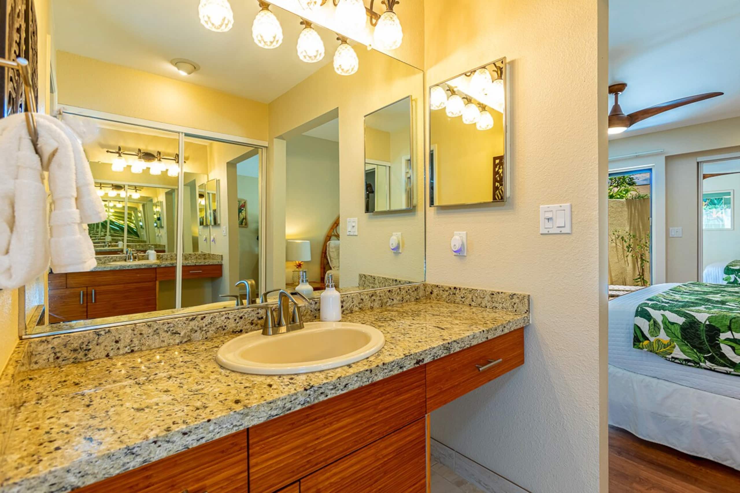 Beachfront Kihei condo w/ pool and hot tub - Photo 26