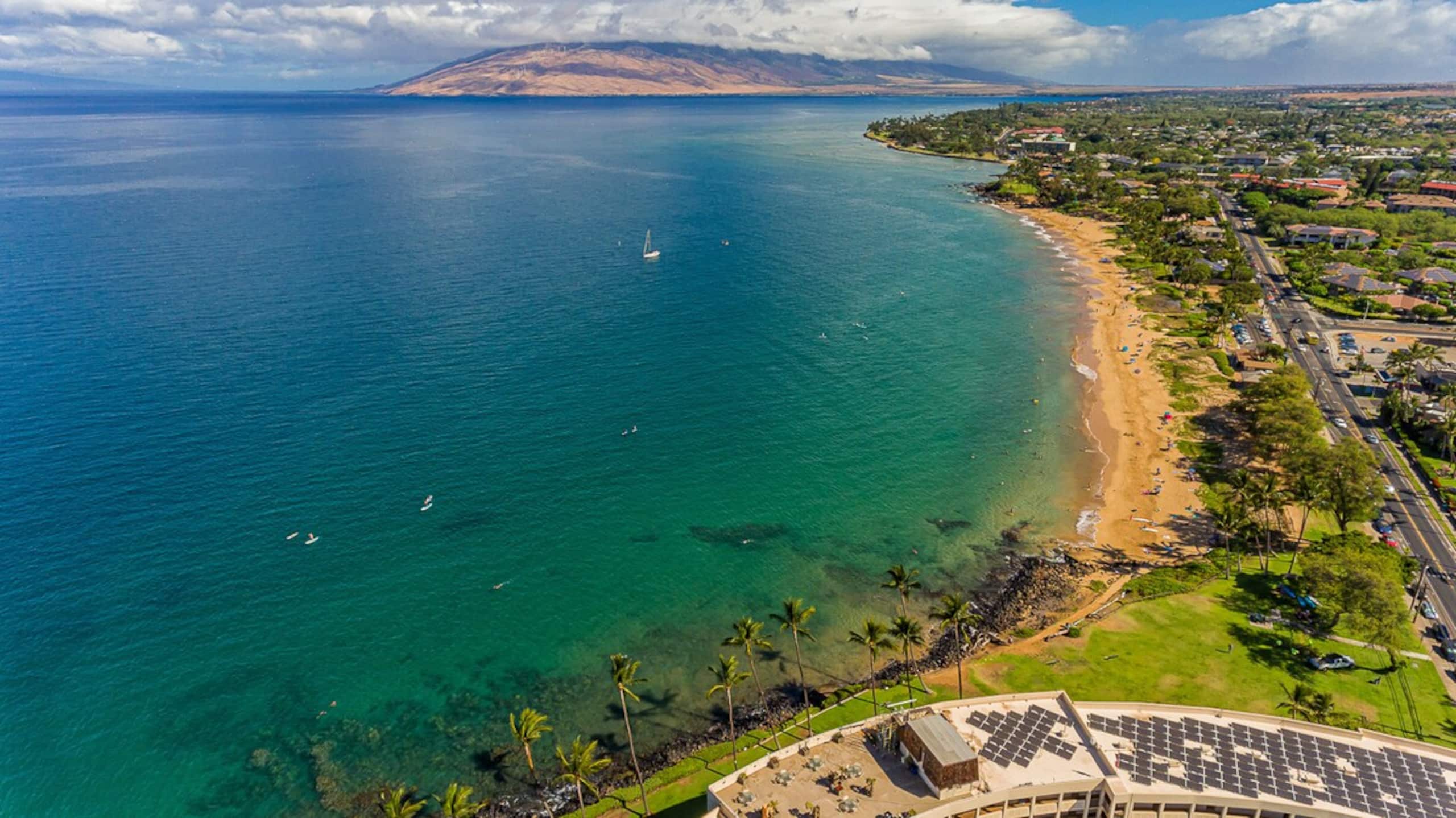 Beachfront Kihei condo w/ pool and hot tub - Photo 47