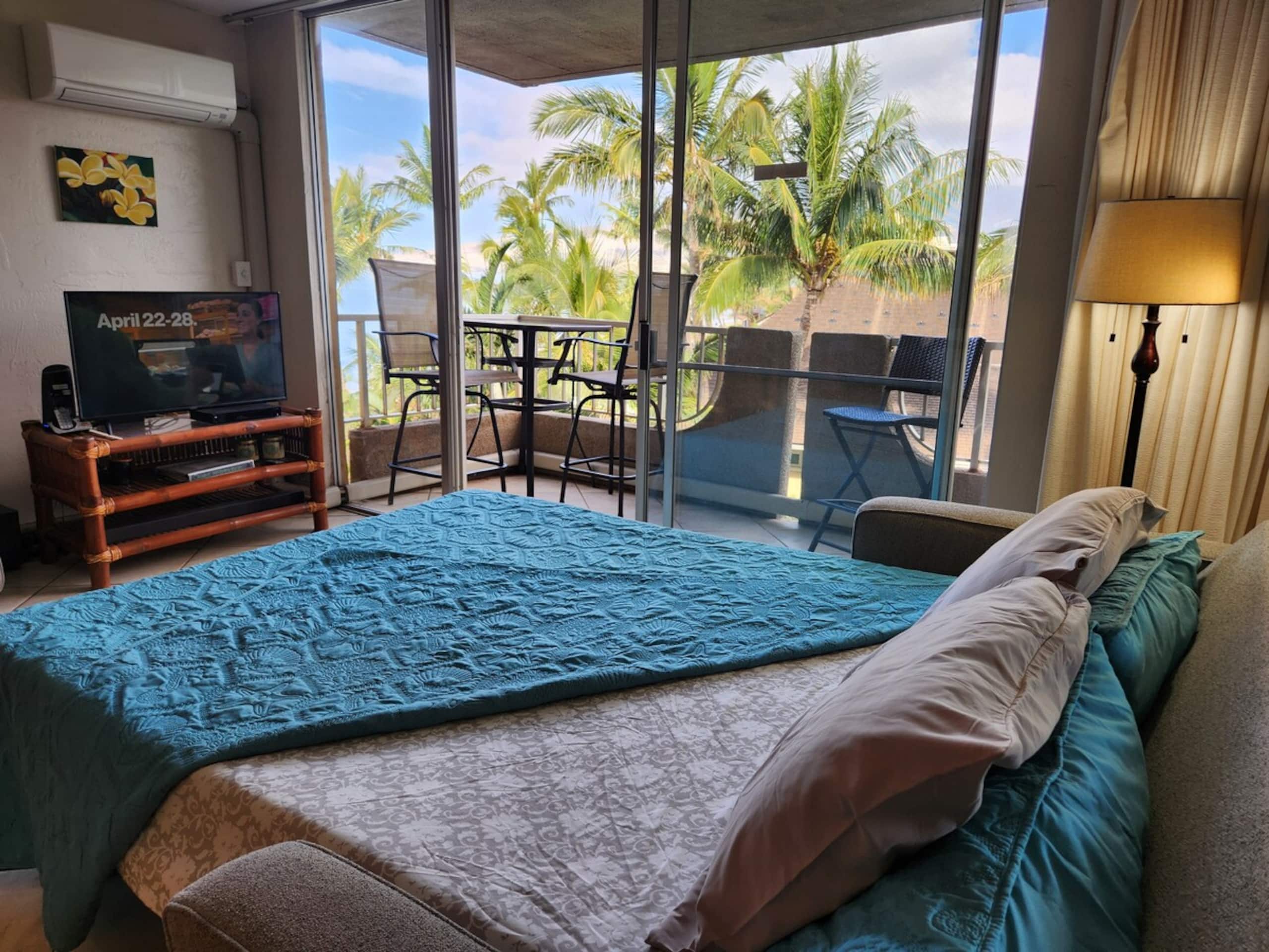 Beachfront Condo with Ocean View & Pool - Photo 8