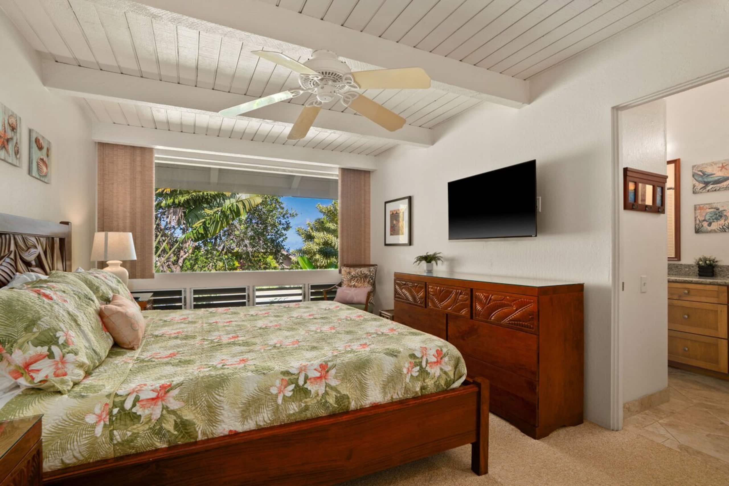 Tropical 2BR Retreat w/Mountain Views & Beach Path - Photo 16