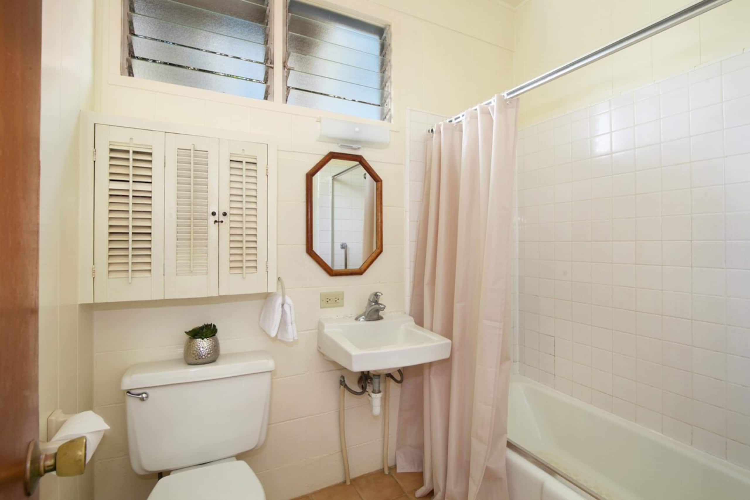 NEW A/C 2 Bed Cliffside Ocean Bay View in Lihue - Photo 7