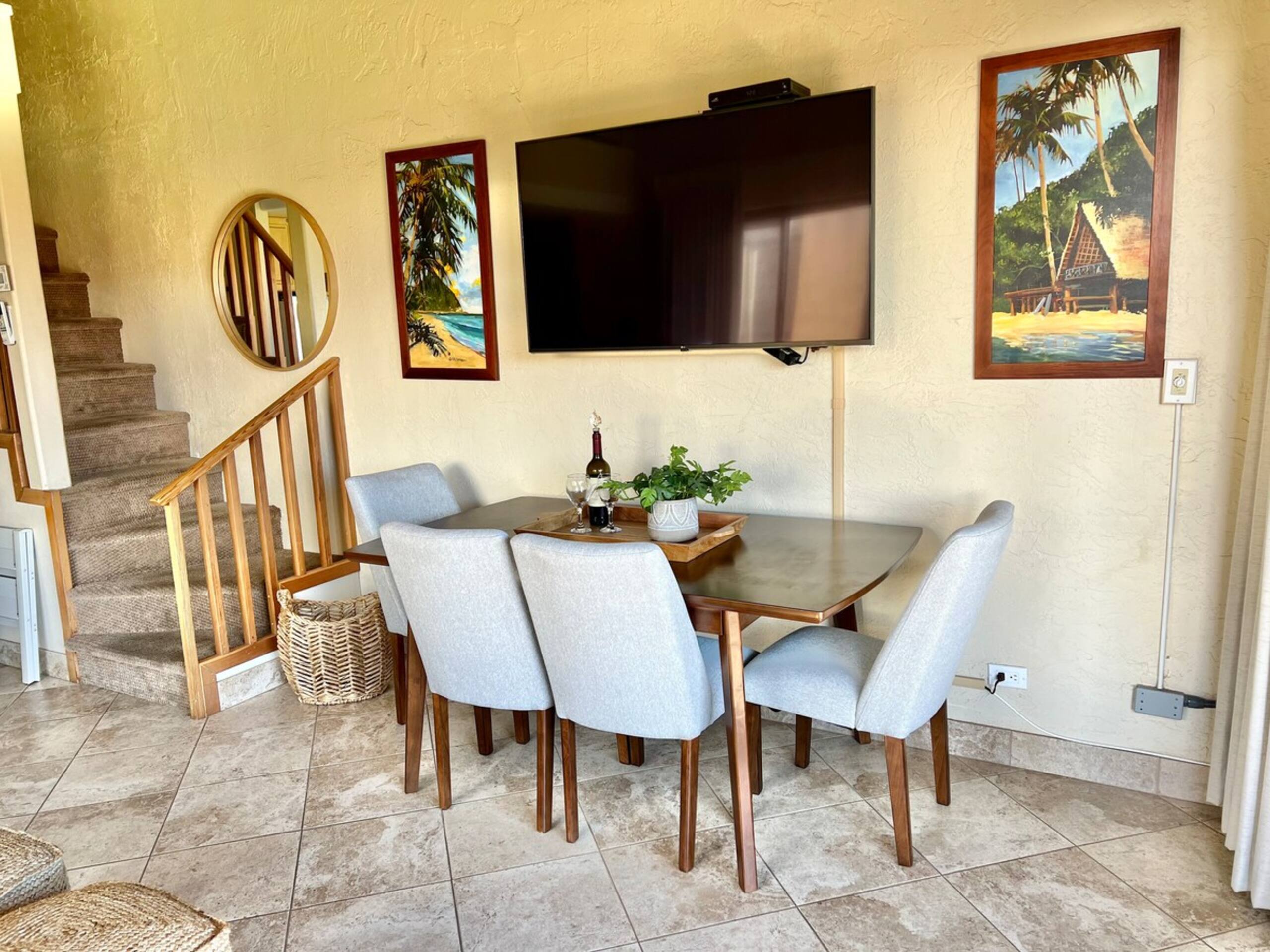 Stunning 2BR/2BA Top Flr Ocean View + Mountains - Photo 3