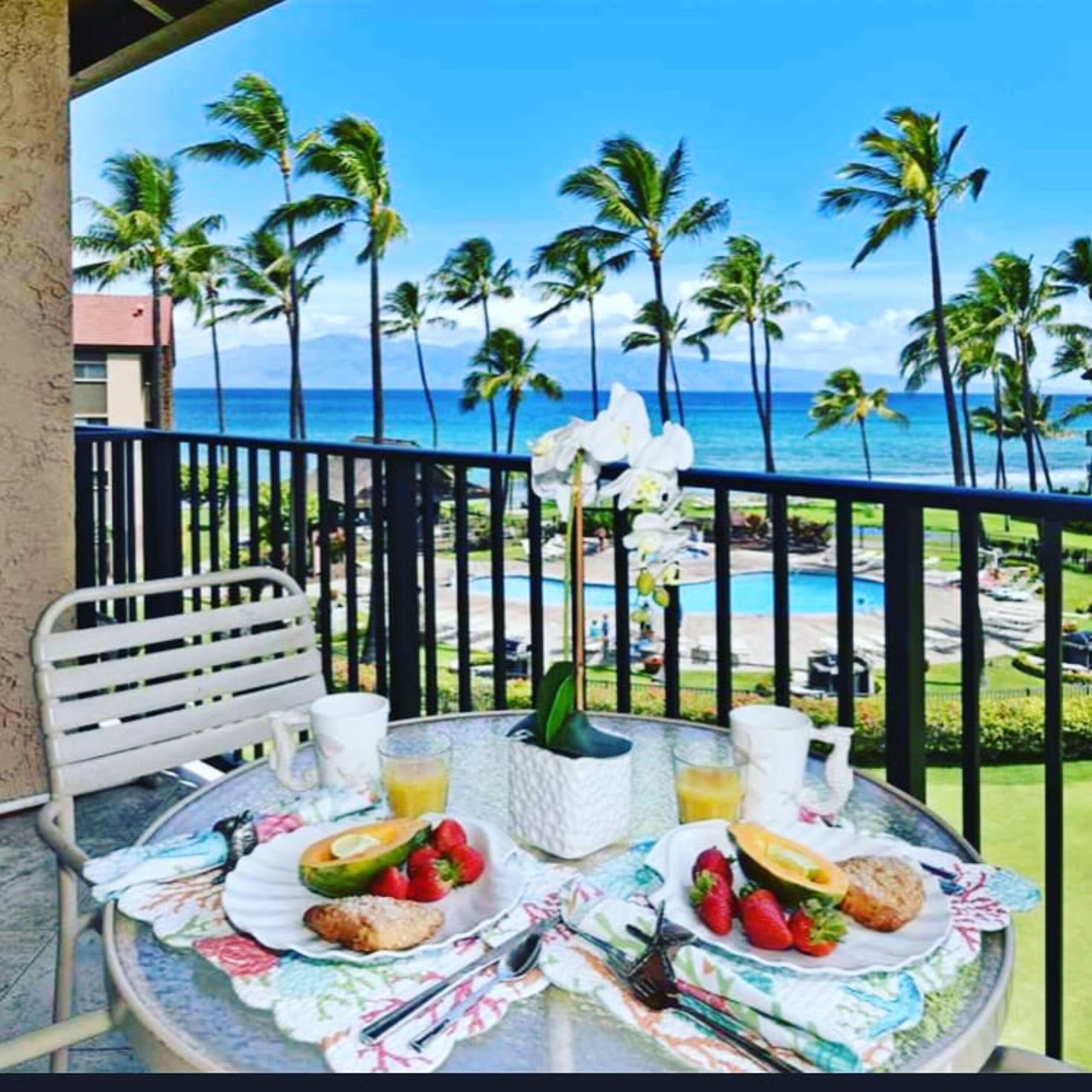 Stunning 2BR/2BA Top Flr Ocean View + Mountains - Photo 2