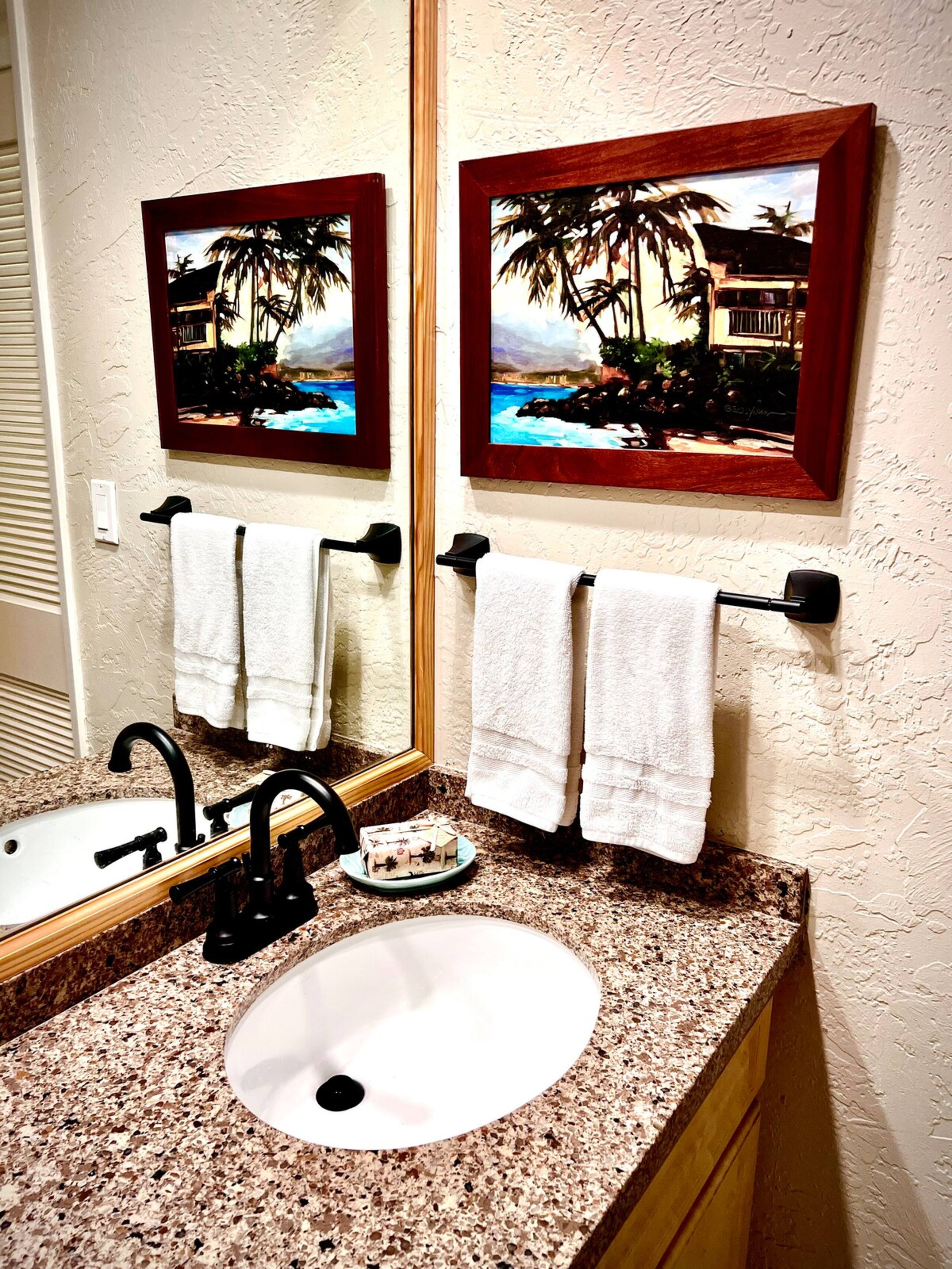 Stunning 2BR/2BA Top Flr Ocean View + Mountains - Photo 15