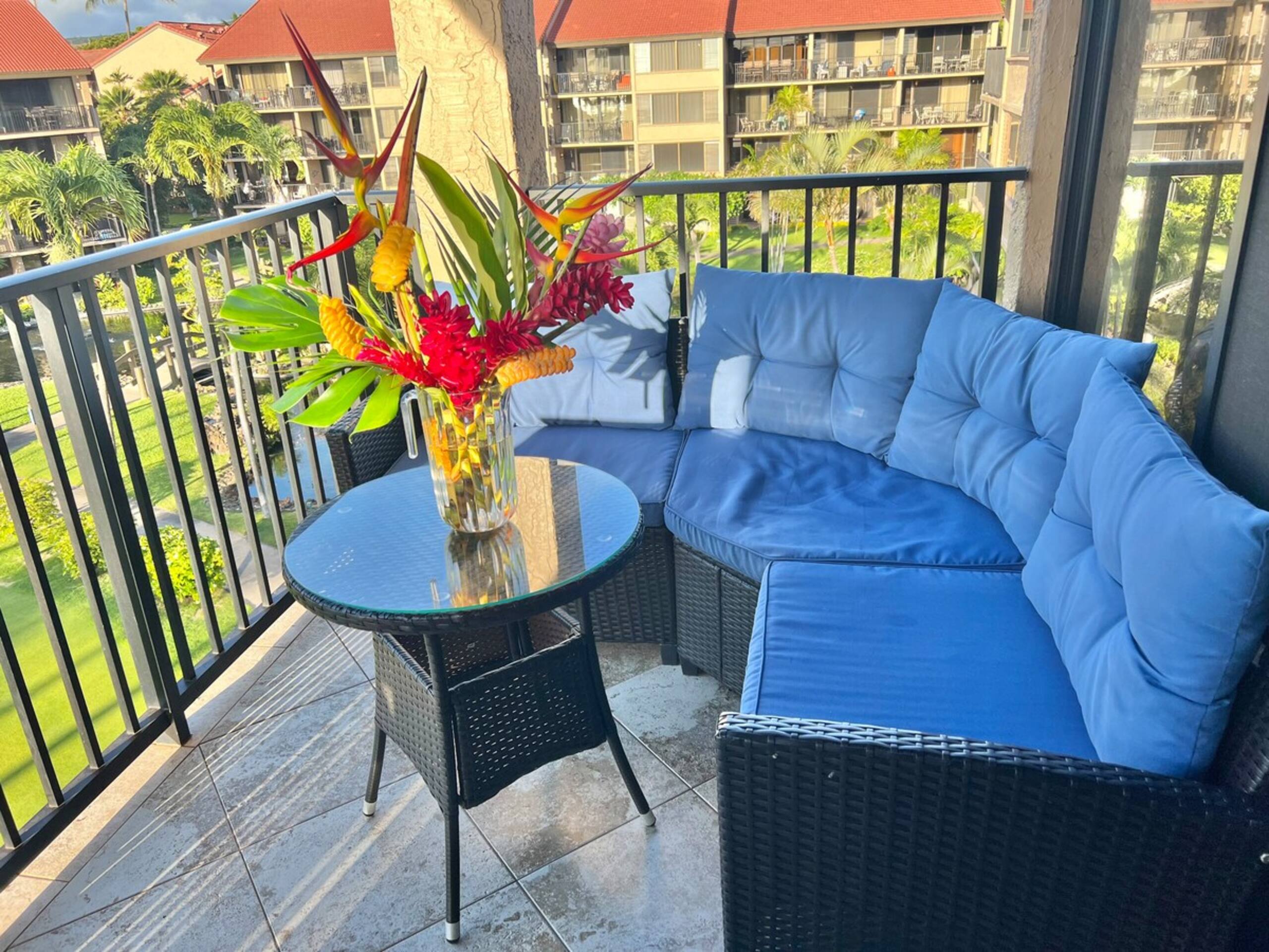 Stunning 2BR/2BA Top Flr Ocean View + Mountains - Photo 12