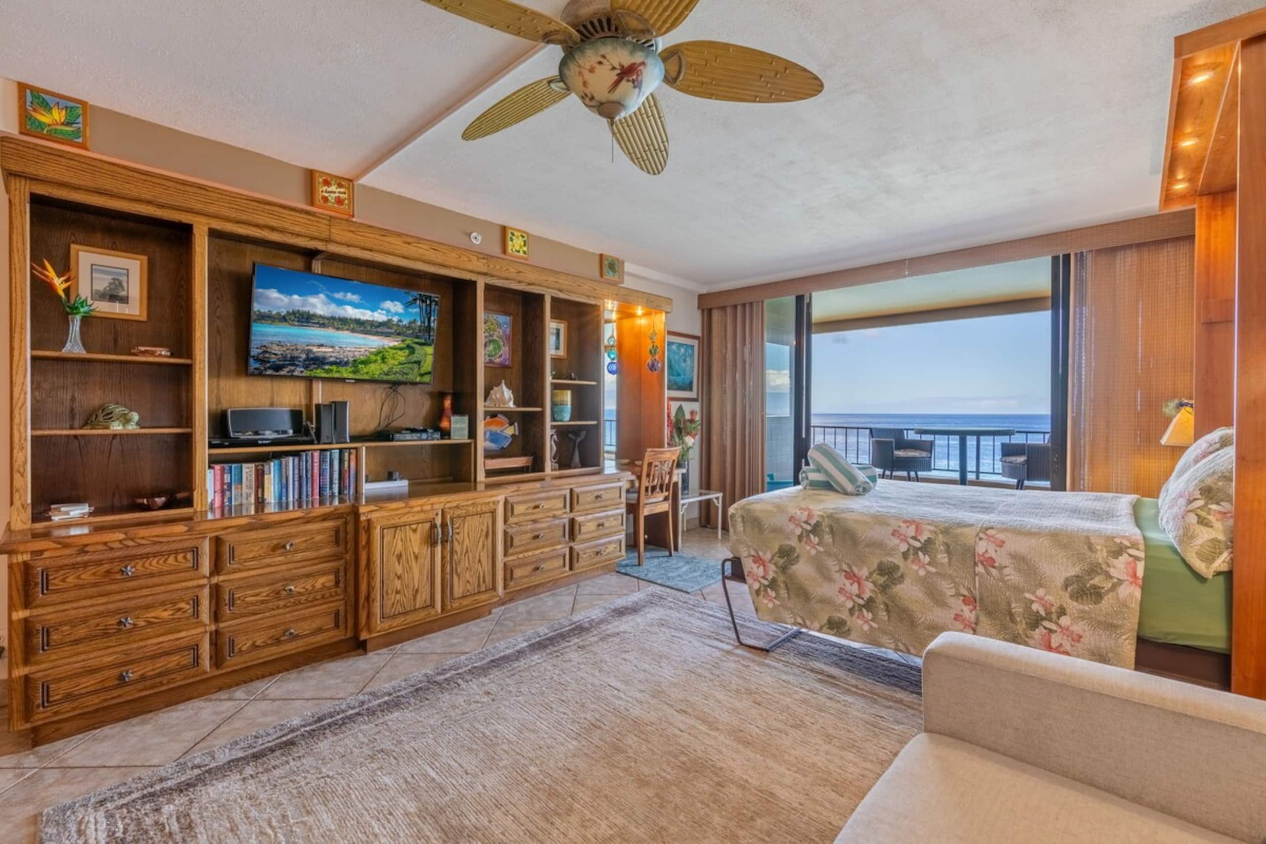 Oceanfront Studio w/Central AC & Sunset View - Photo 2