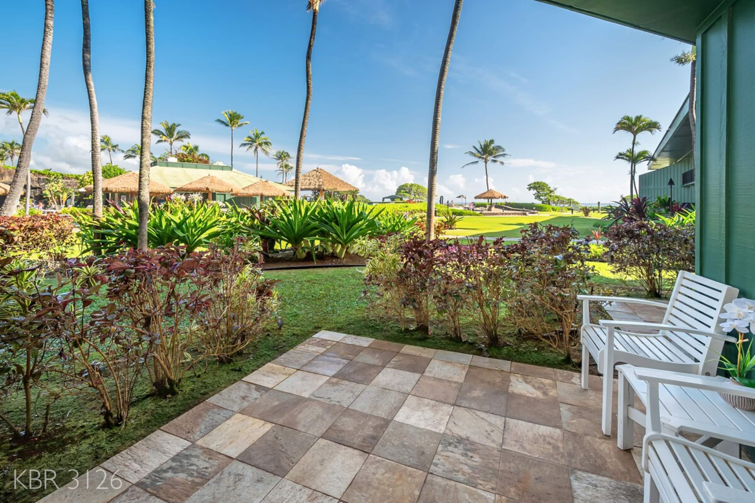 Oceanfront Resort with walkout lanai, 2 Queen bed - Photo 7