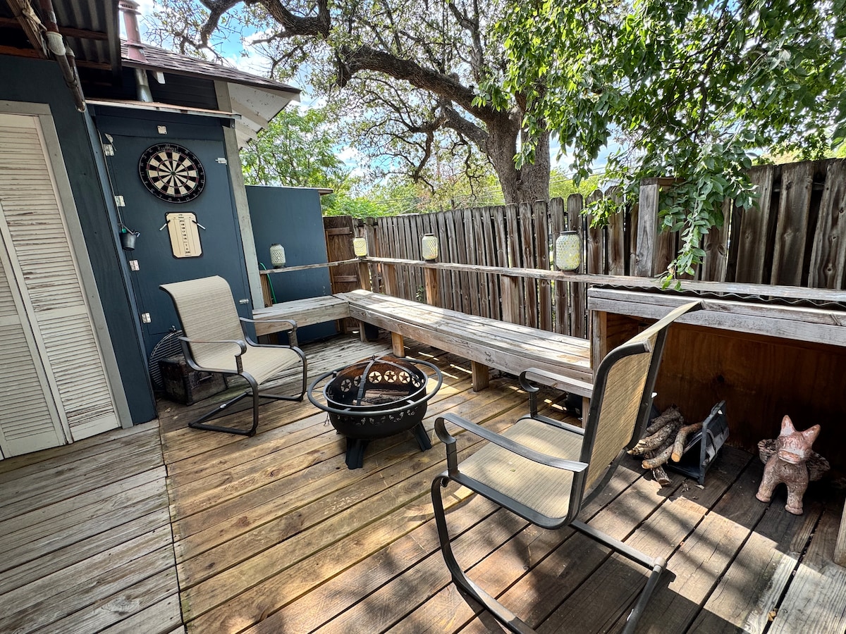 Relaxed East Austin Gem-Hot Tub & Backyard Retreat