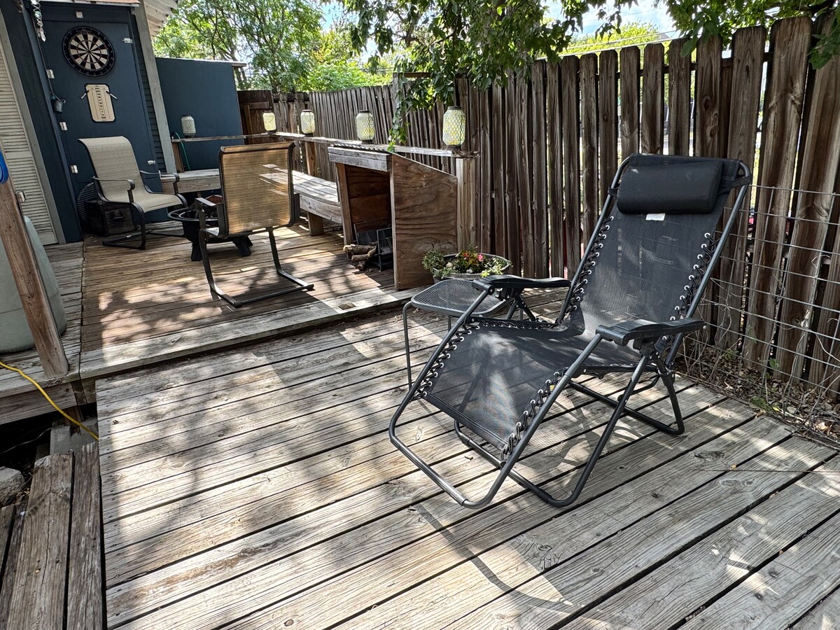Relaxed East Austin Gem-Hot Tub & Backyard Retreat