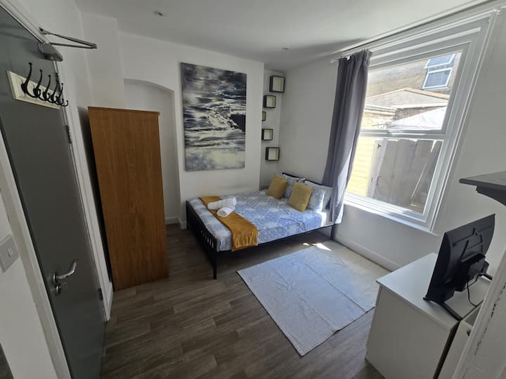 Eldon Mews Stylish 1-bed With Private Courtyard - Poole