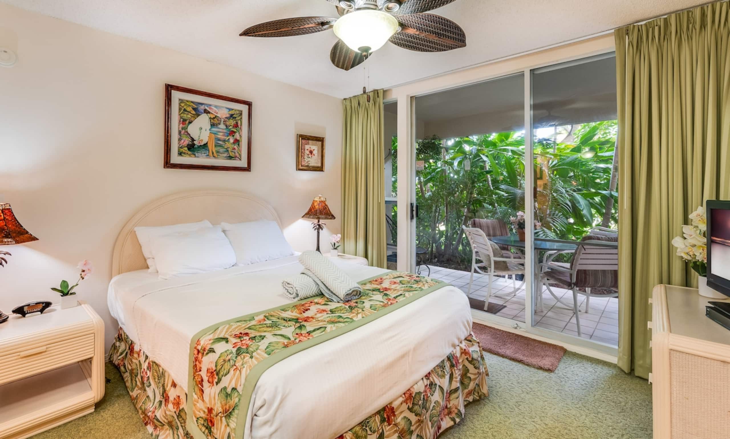 Charming condo w/ pool & BBQ access - Photo 2