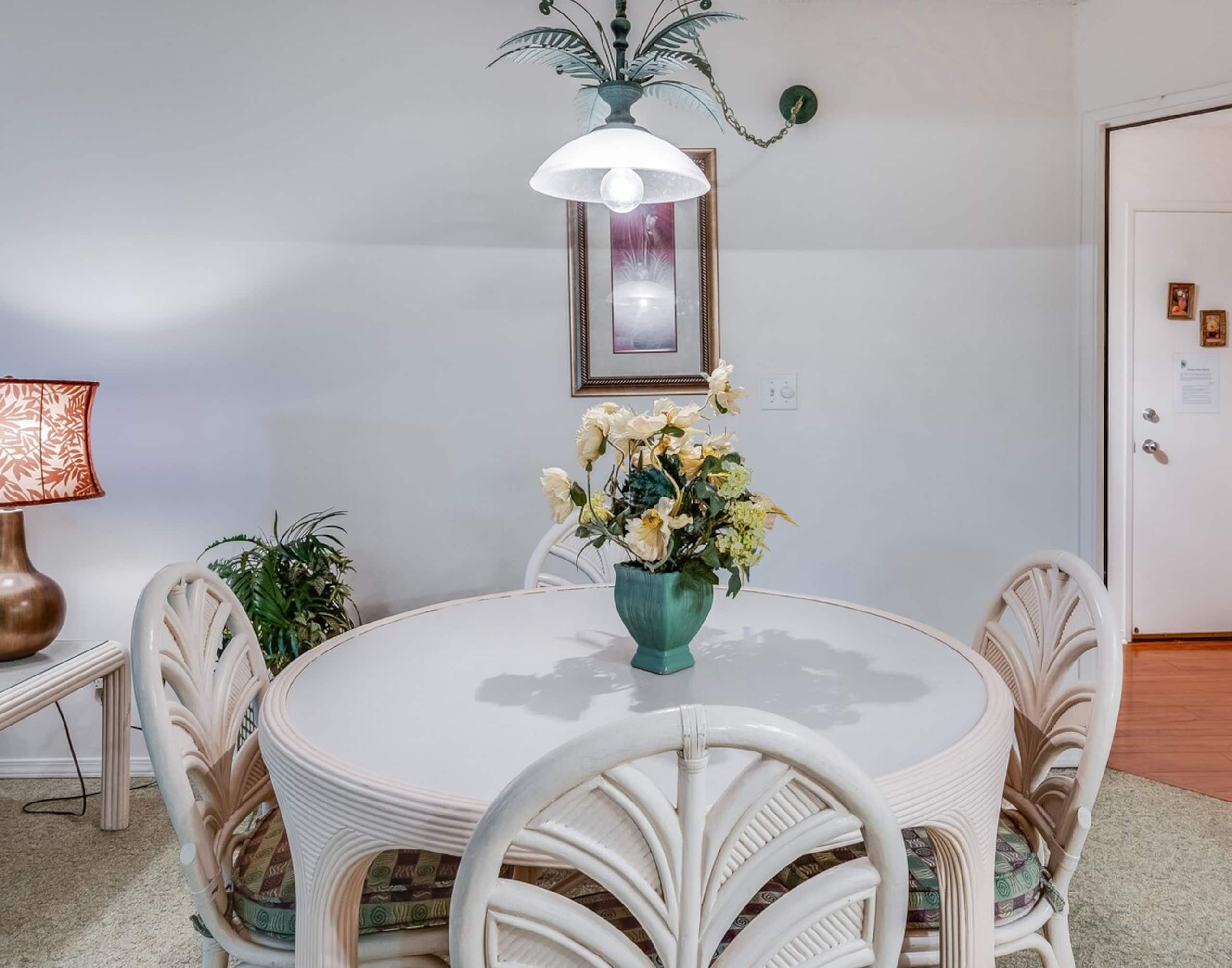 Charming condo w/ pool & BBQ access - Photo 3