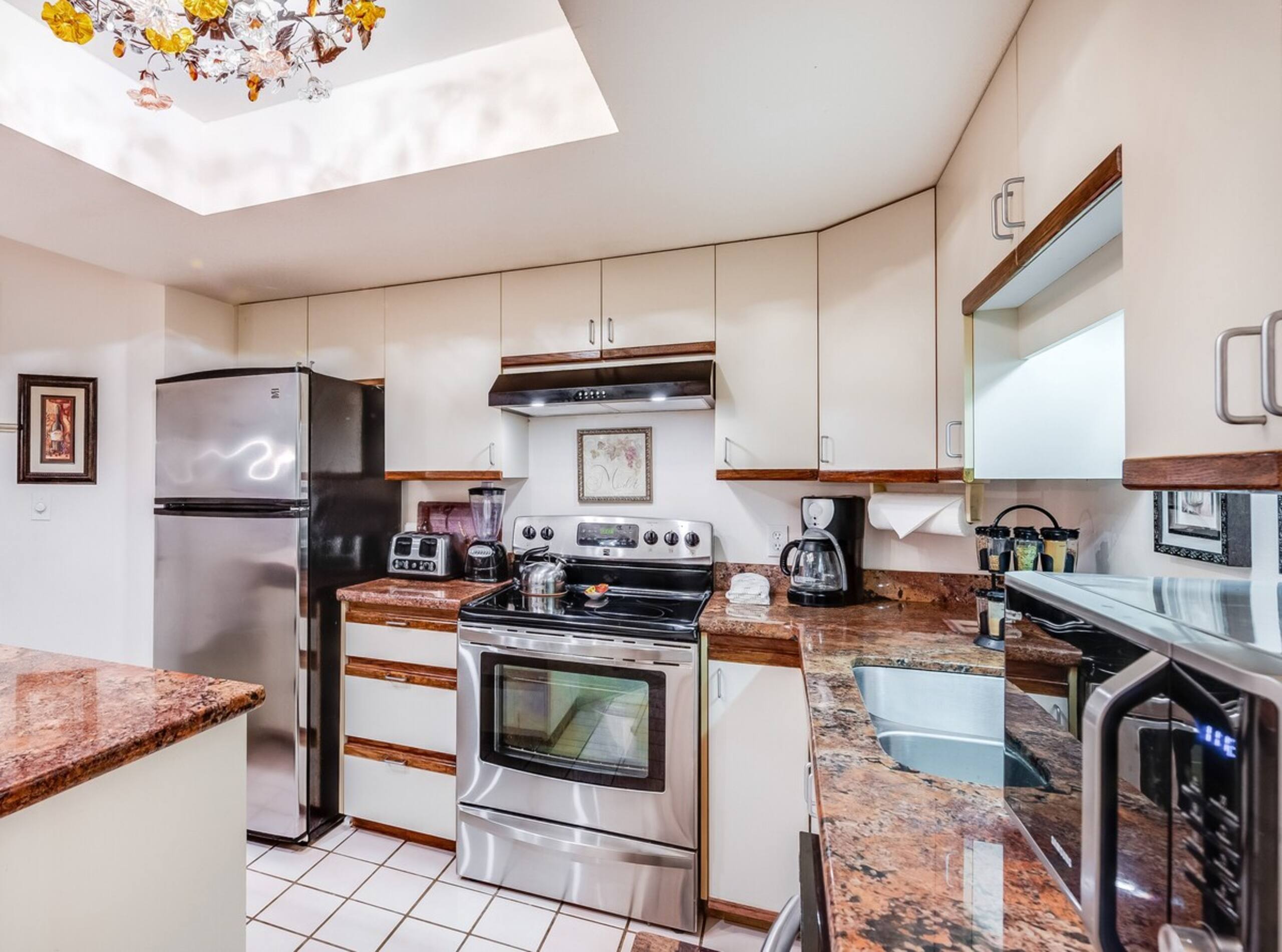 Charming condo w/ pool & BBQ access - Photo 12
