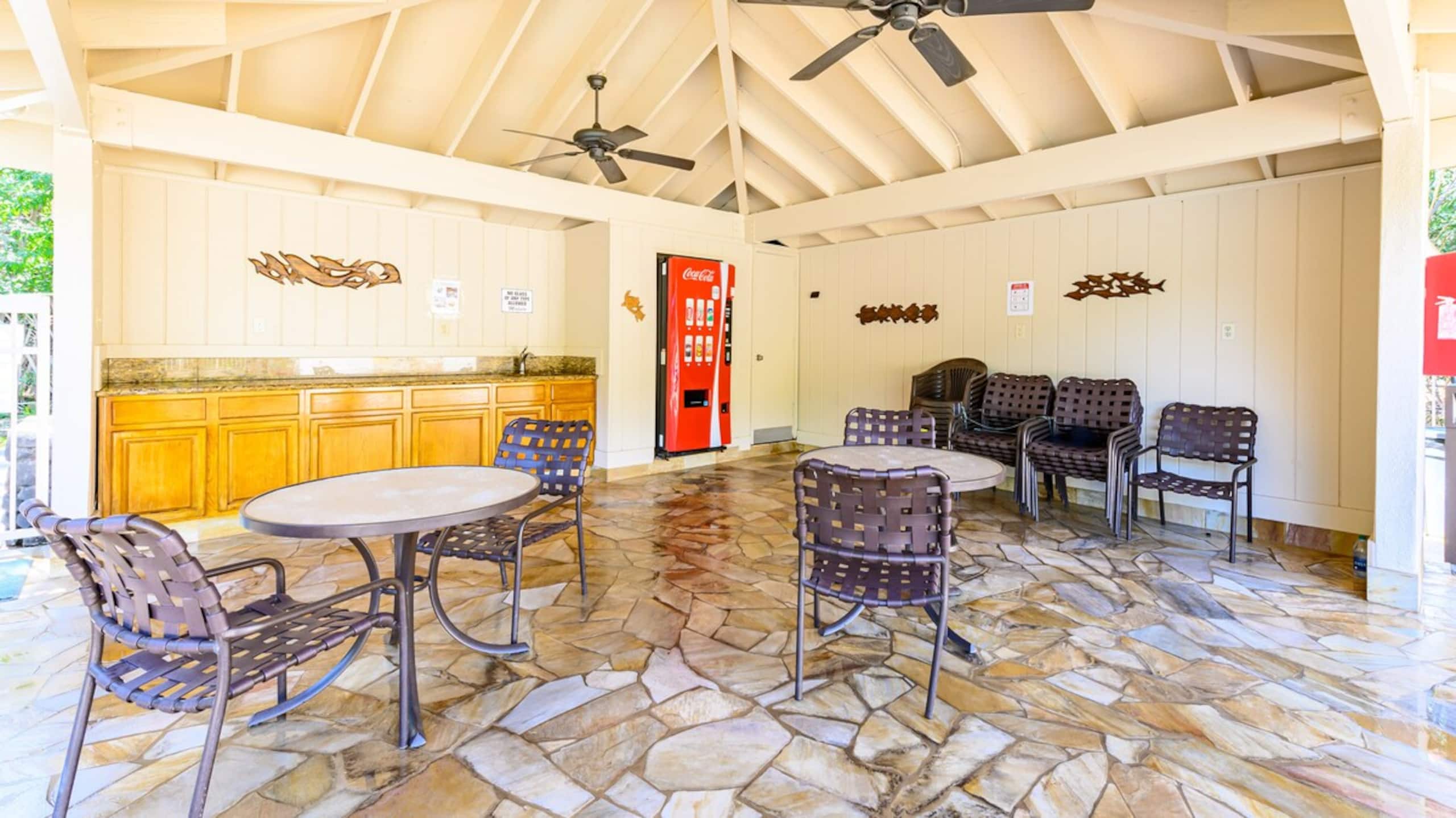 Charming condo w/ pool & BBQ access - Photo 15
