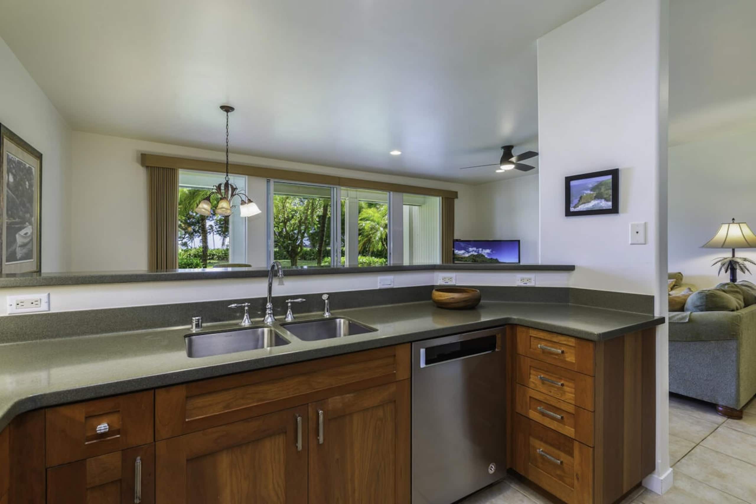Enjoy Amazing Sunsets & Views of Ocean 1 BD Condo - Photo 3