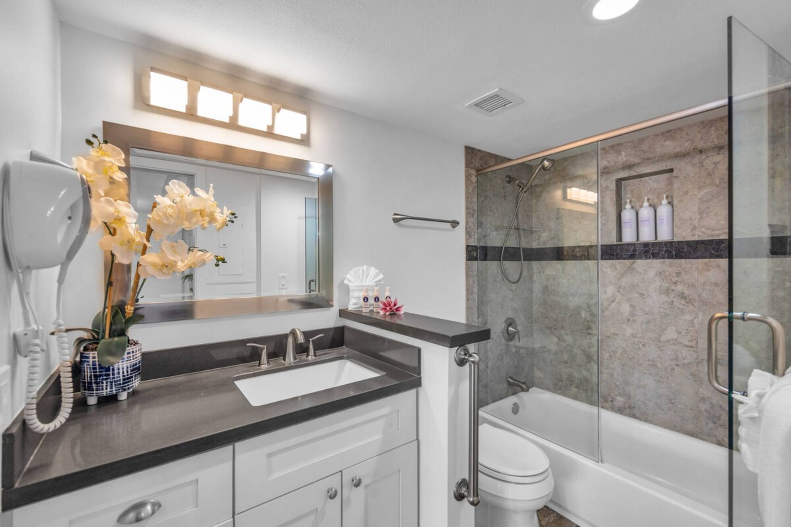 Maui Banyan P104 Stylish Condo Near Beach Pool AC - Photo 40
