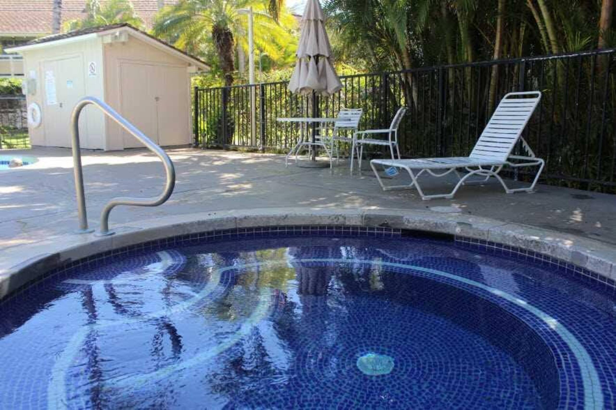 1 Bedroom Condo King Bed with Pool and jacuzzi - Photo 26
