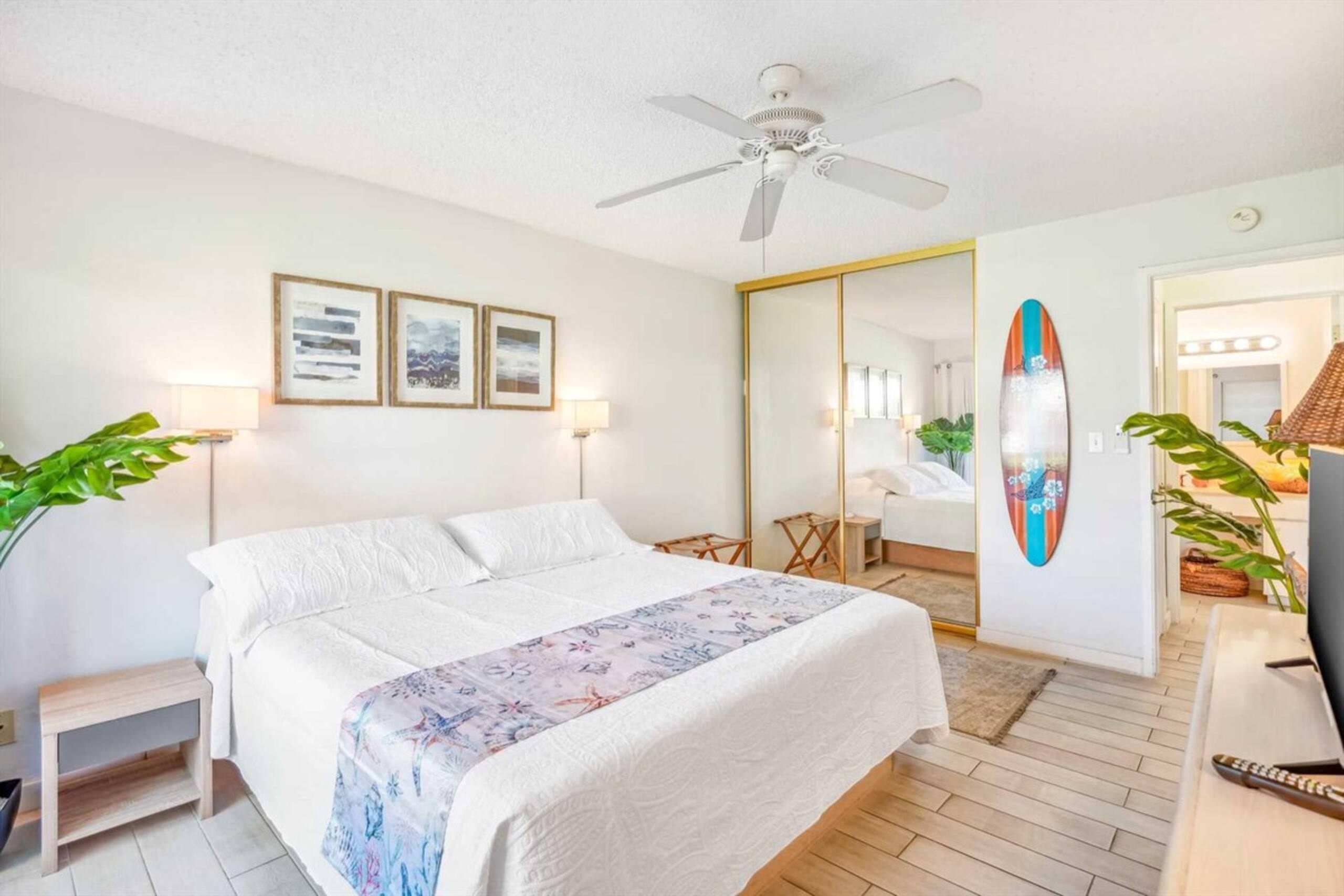 1 Bedroom Condo King Bed with Pool and jacuzzi - Photo 2