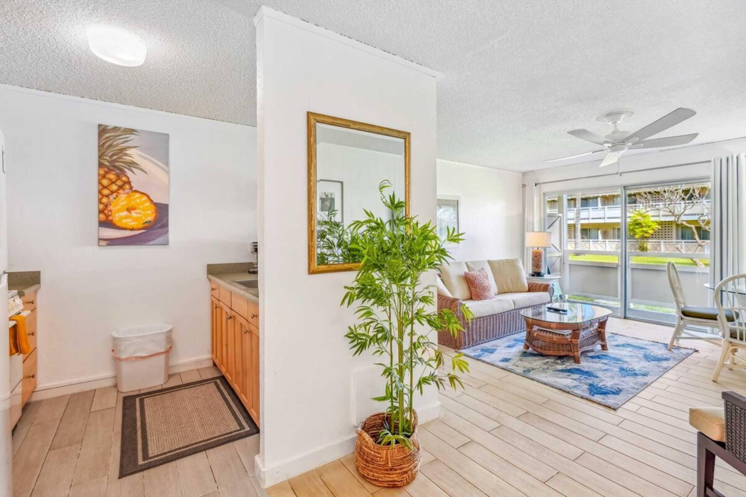 1 Bedroom Condo King Bed with Pool and jacuzzi - Photo 9