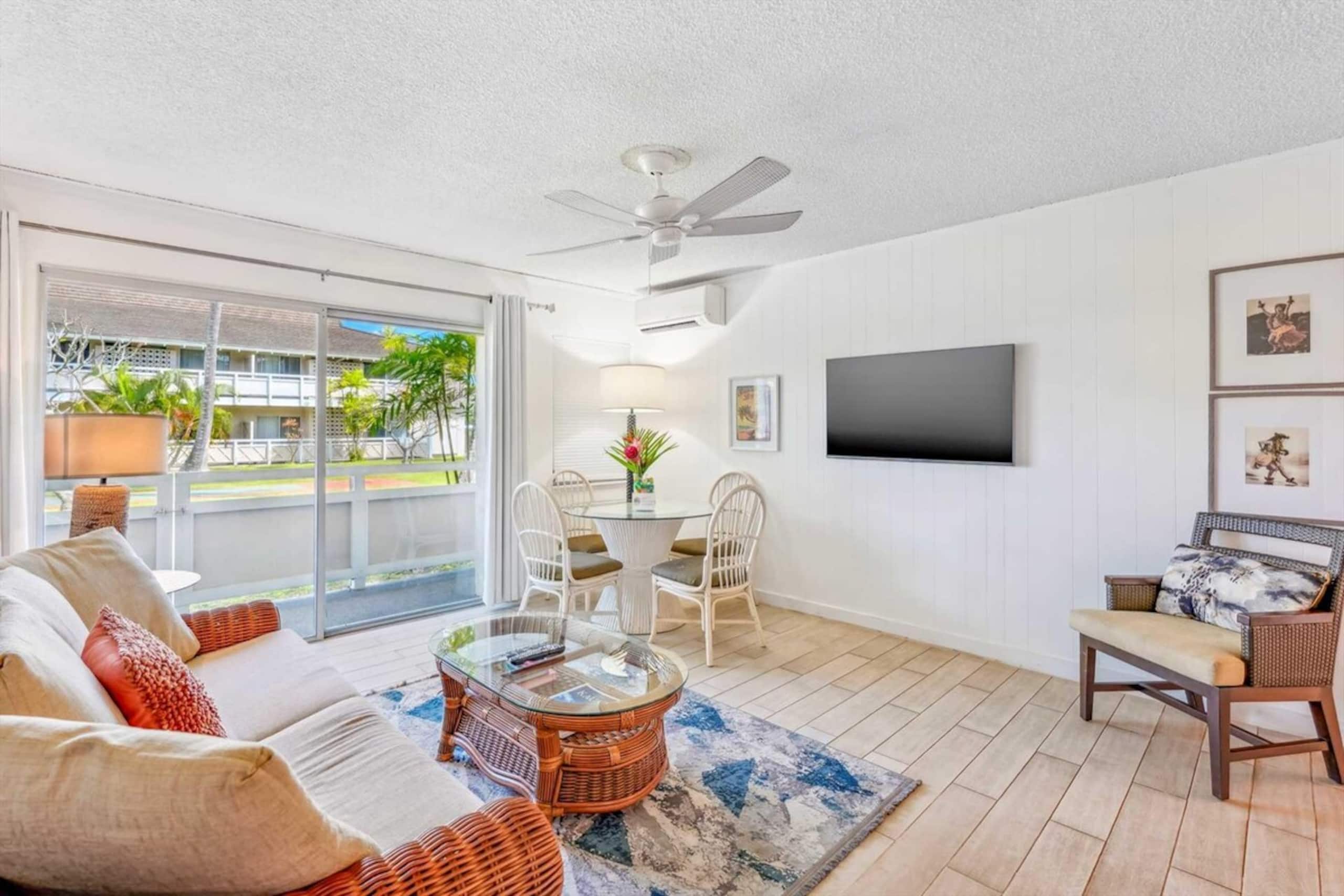 1 Bedroom Condo King Bed with Pool and jacuzzi - Photo 4