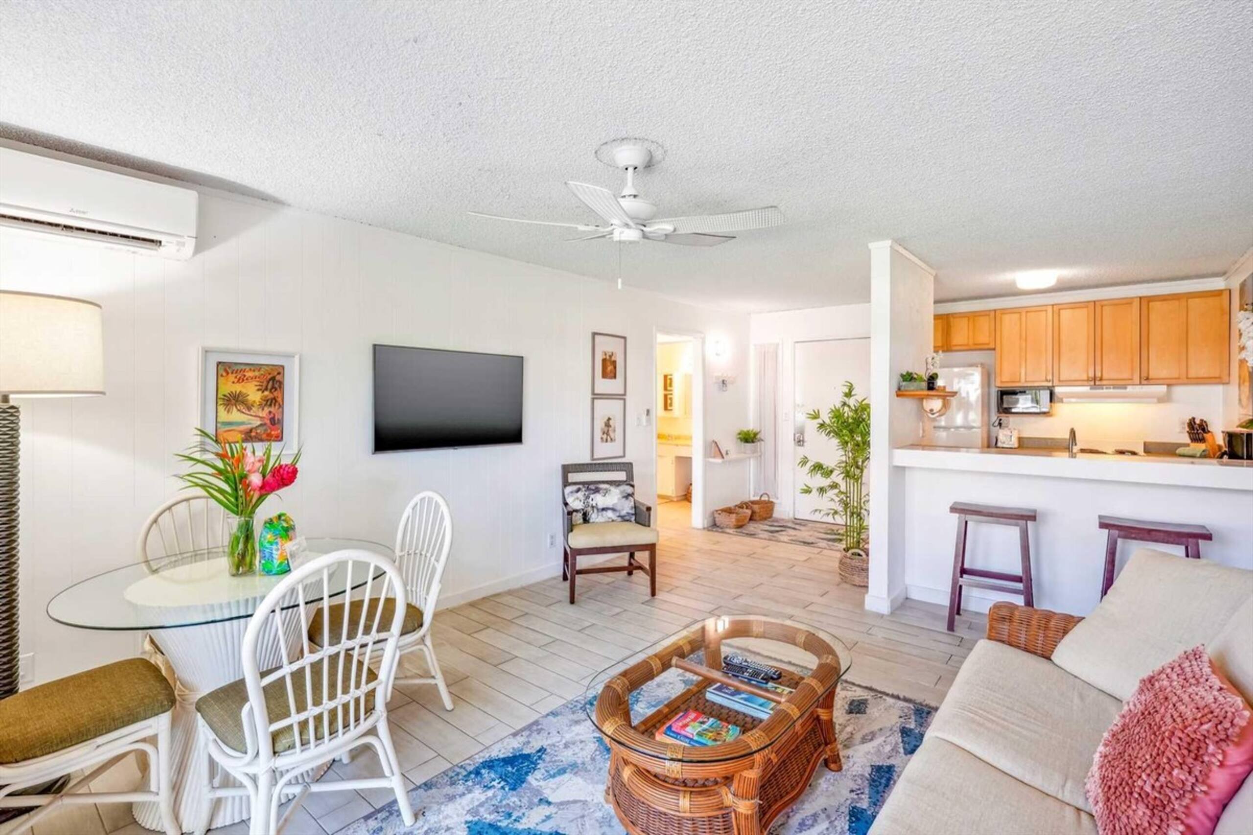 1 Bedroom Condo King Bed with Pool and jacuzzi - Photo 6