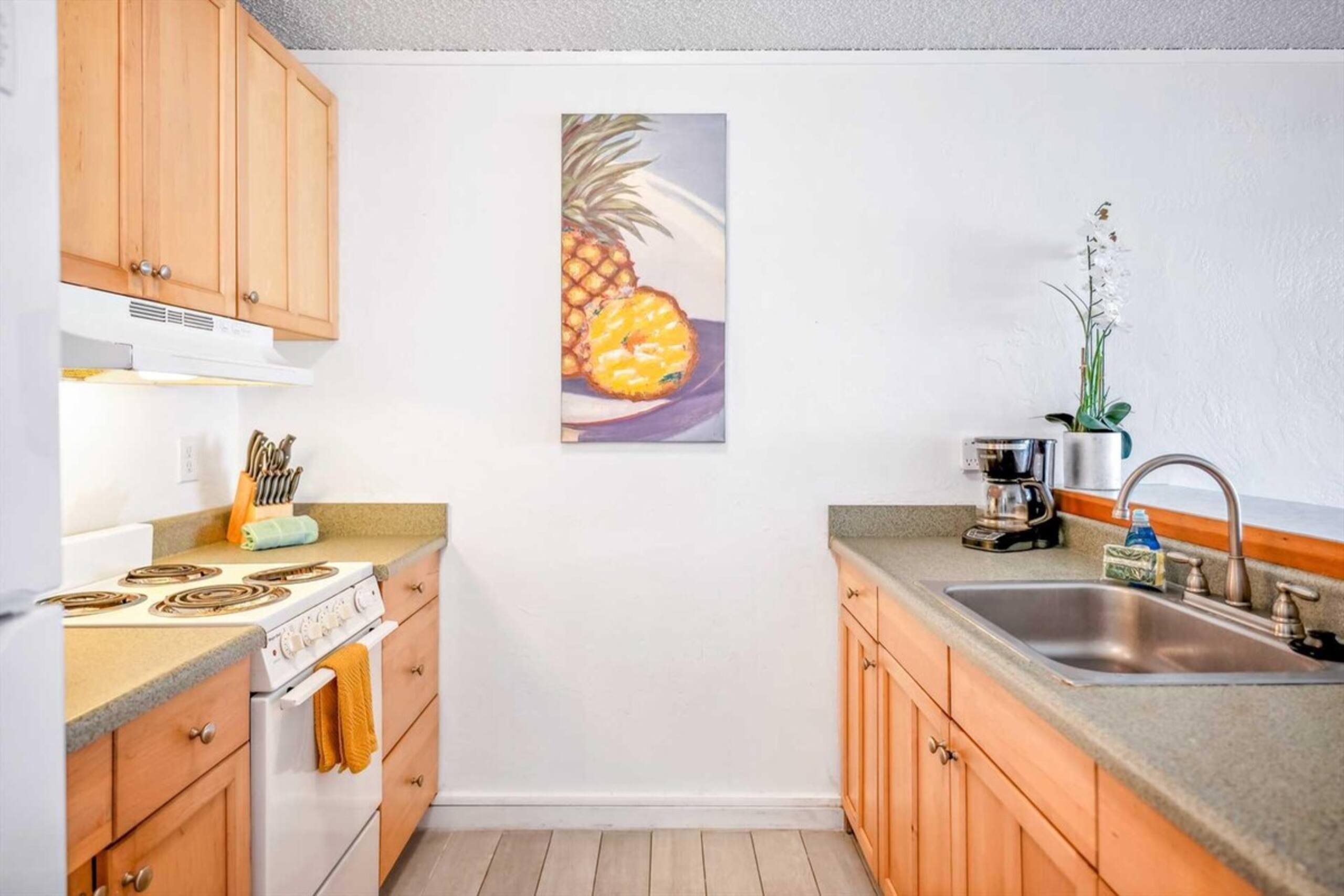 1 Bedroom Condo King Bed with Pool and jacuzzi - Photo 13