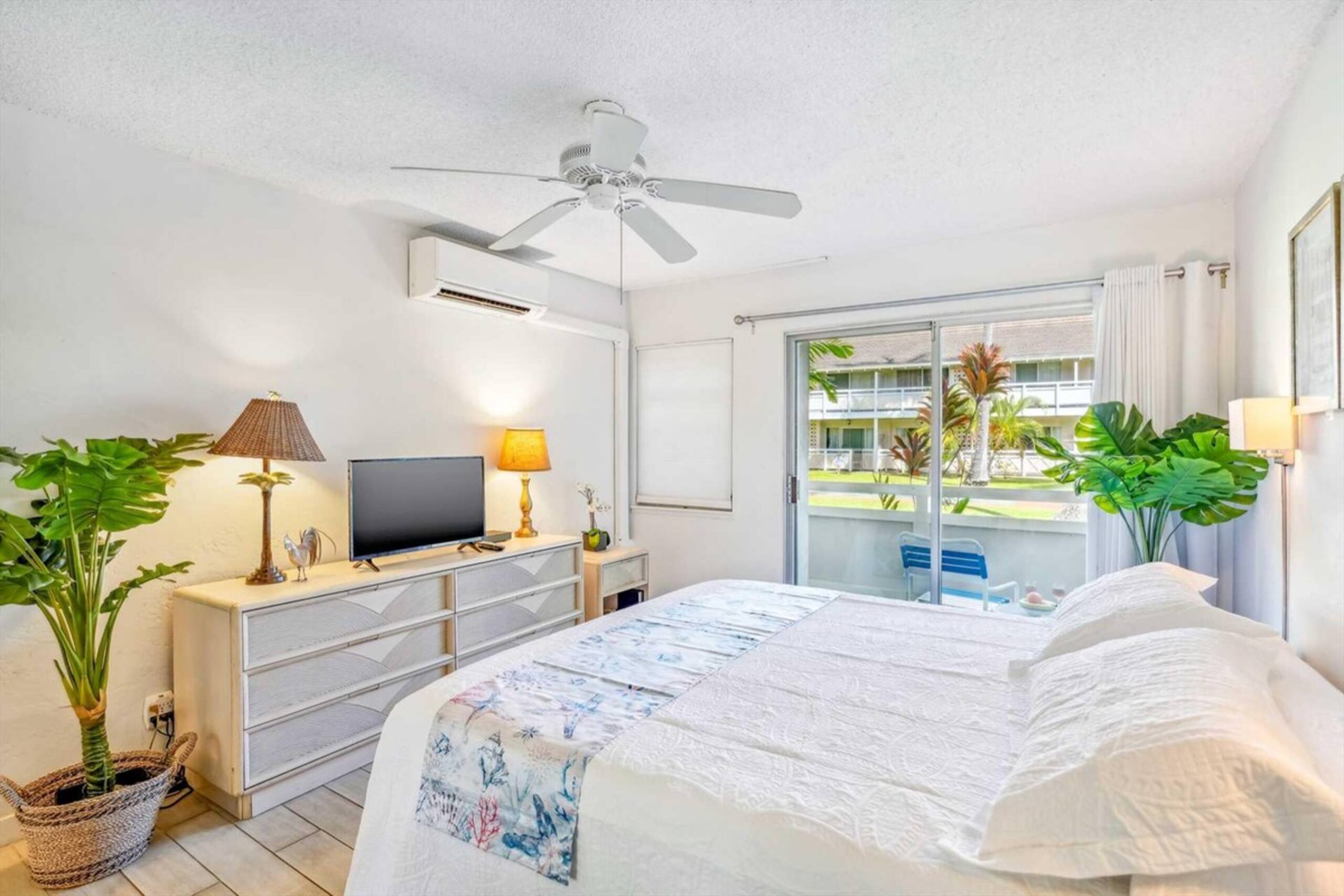 1 Bedroom Condo King Bed with Pool and jacuzzi - Main photo