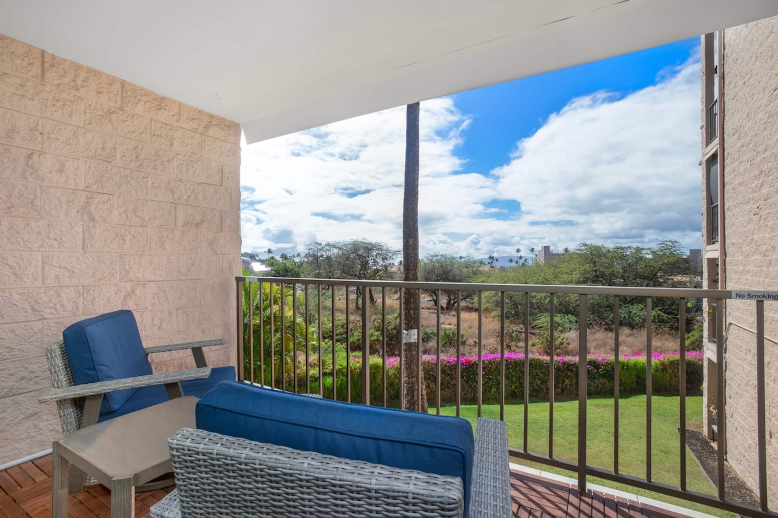 Elegant retreat w/ private lanai & hot tub - Photo 24