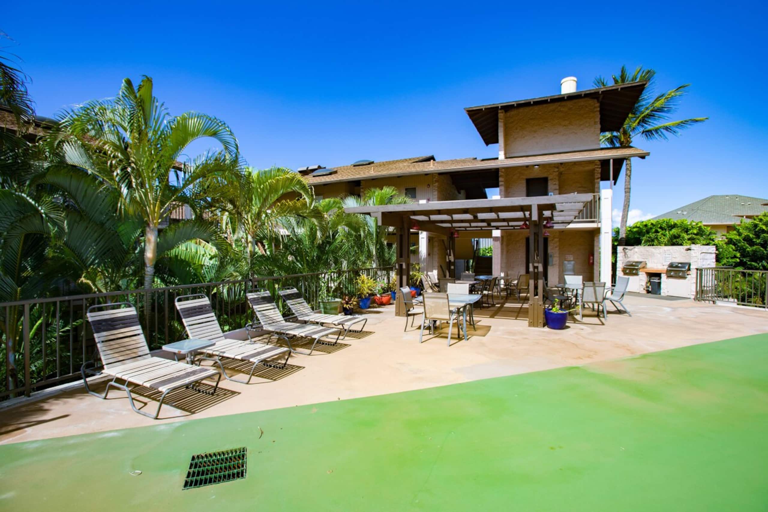 Elegant retreat w/ private lanai & hot tub - Photo 35