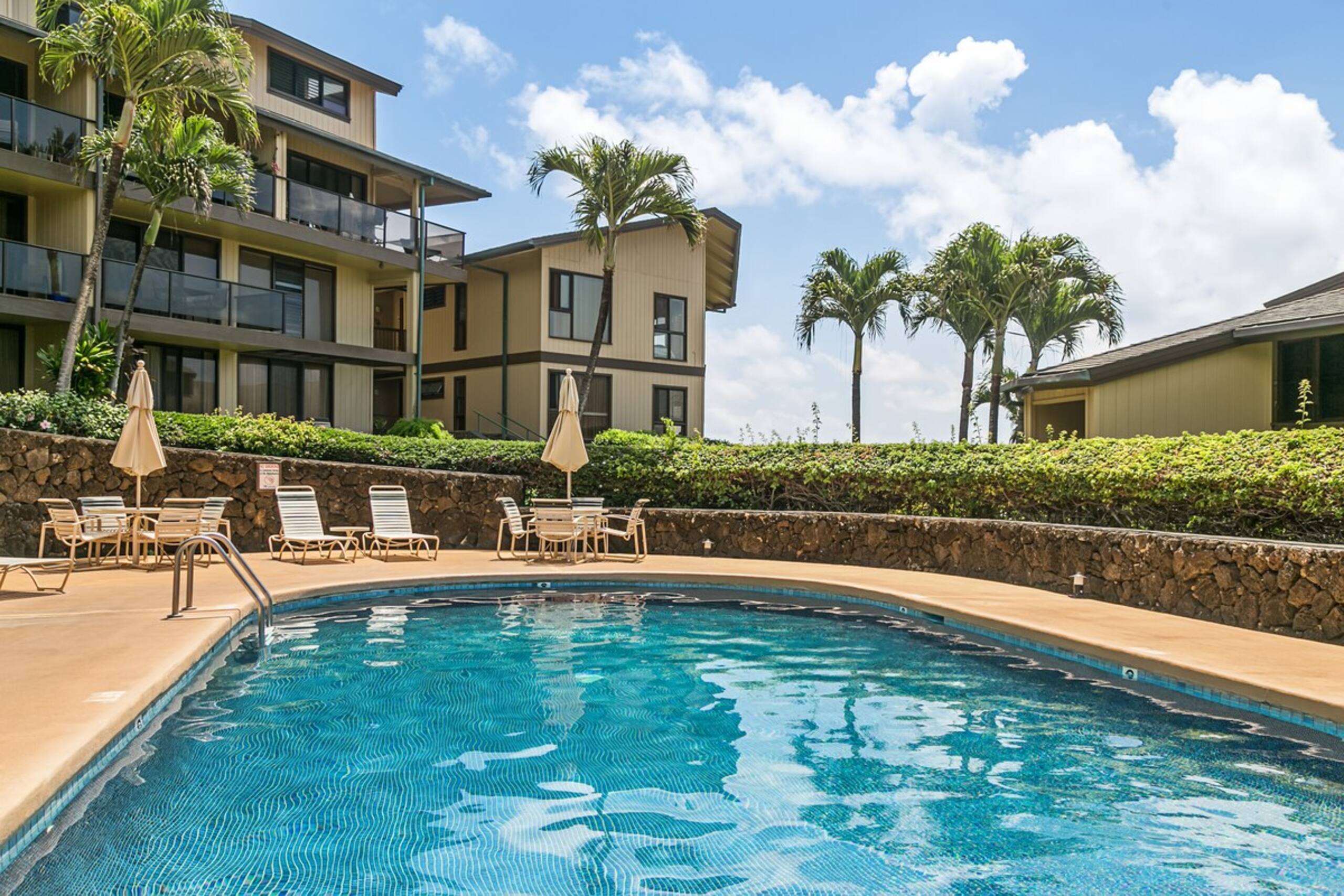 Renovated 2br Condo with Ocean Views - Photo 16