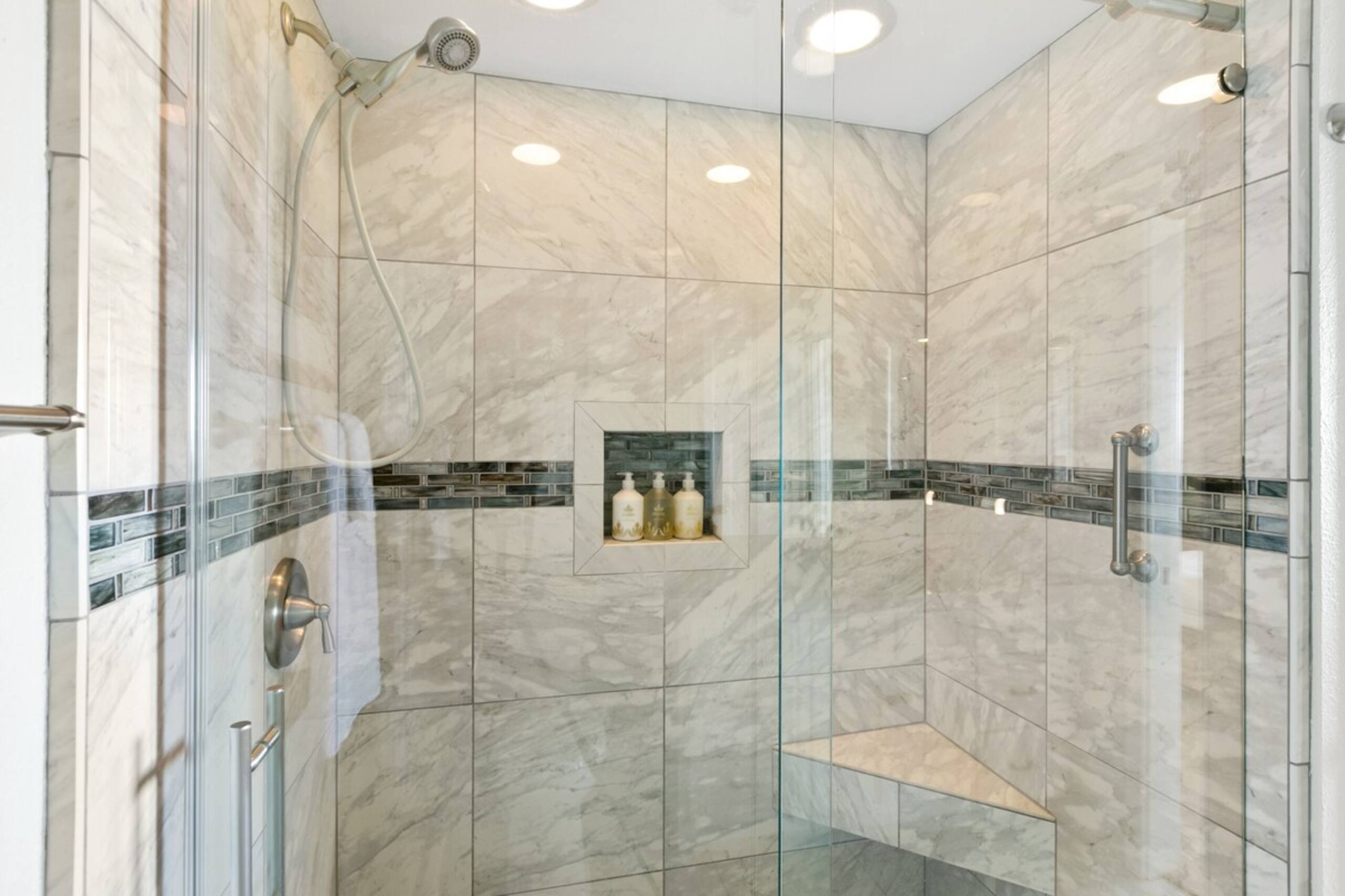 Renovated 2br Condo with Ocean Views - Photo 14