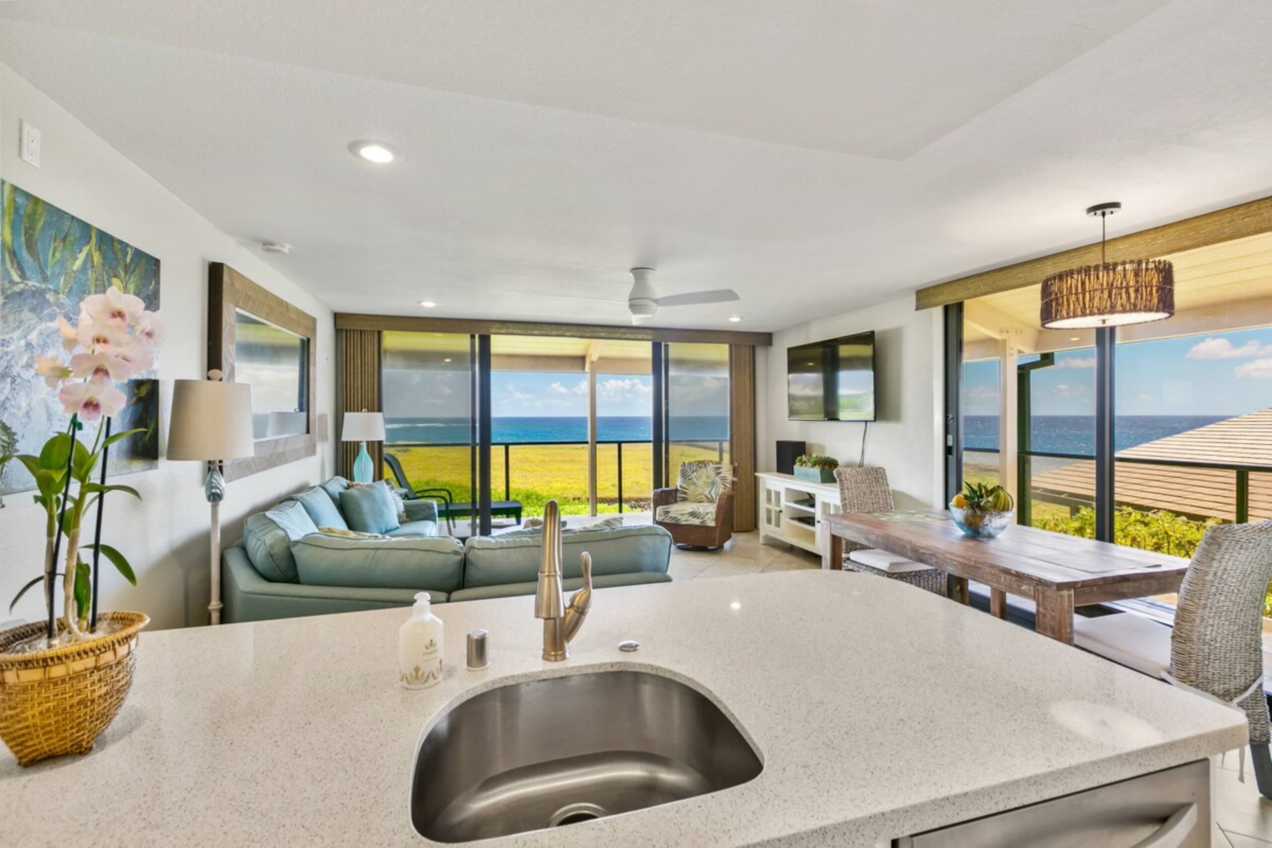 Renovated 2br Condo with Ocean Views - Main photo