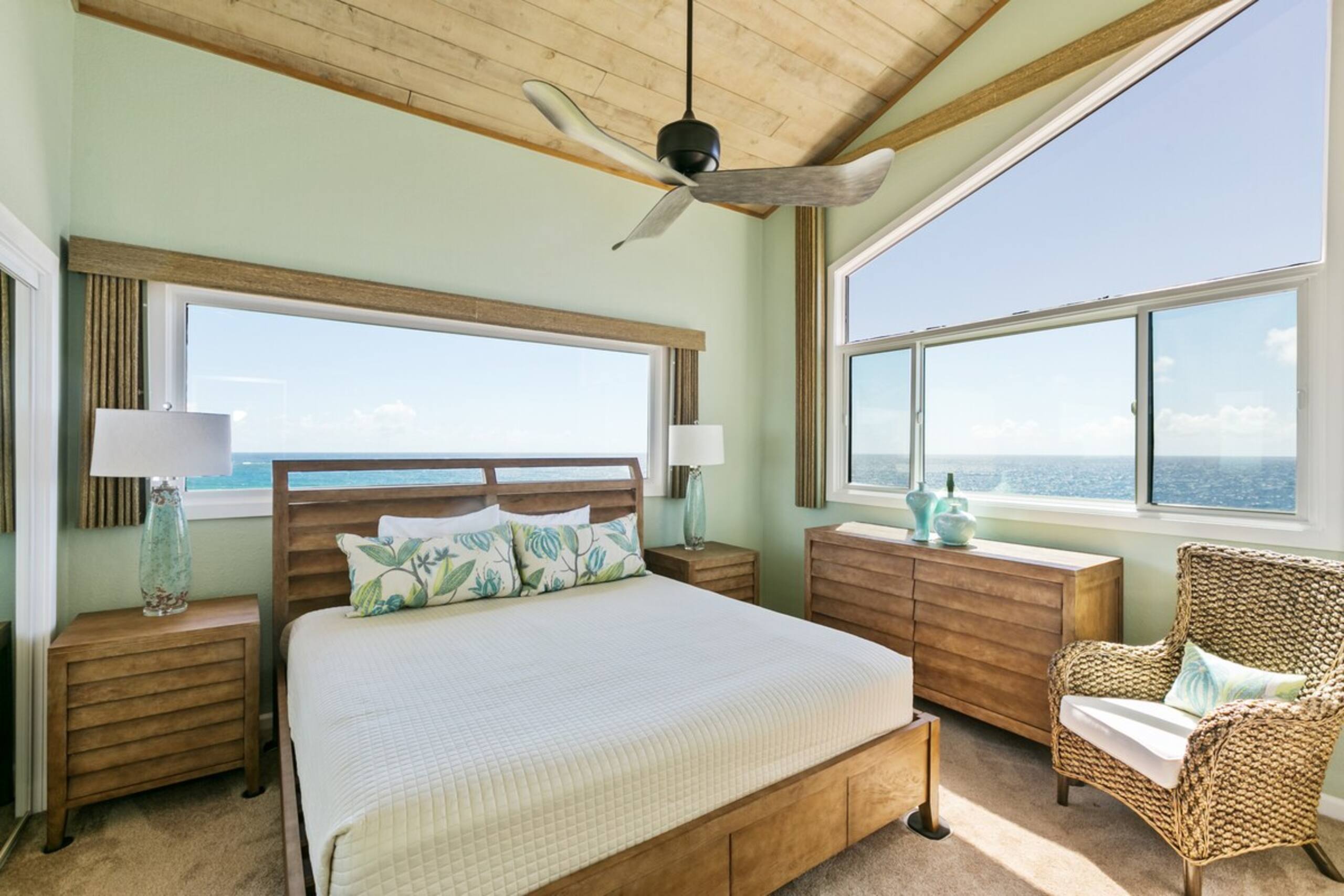 Renovated 2br Condo with Ocean Views - Photo 10