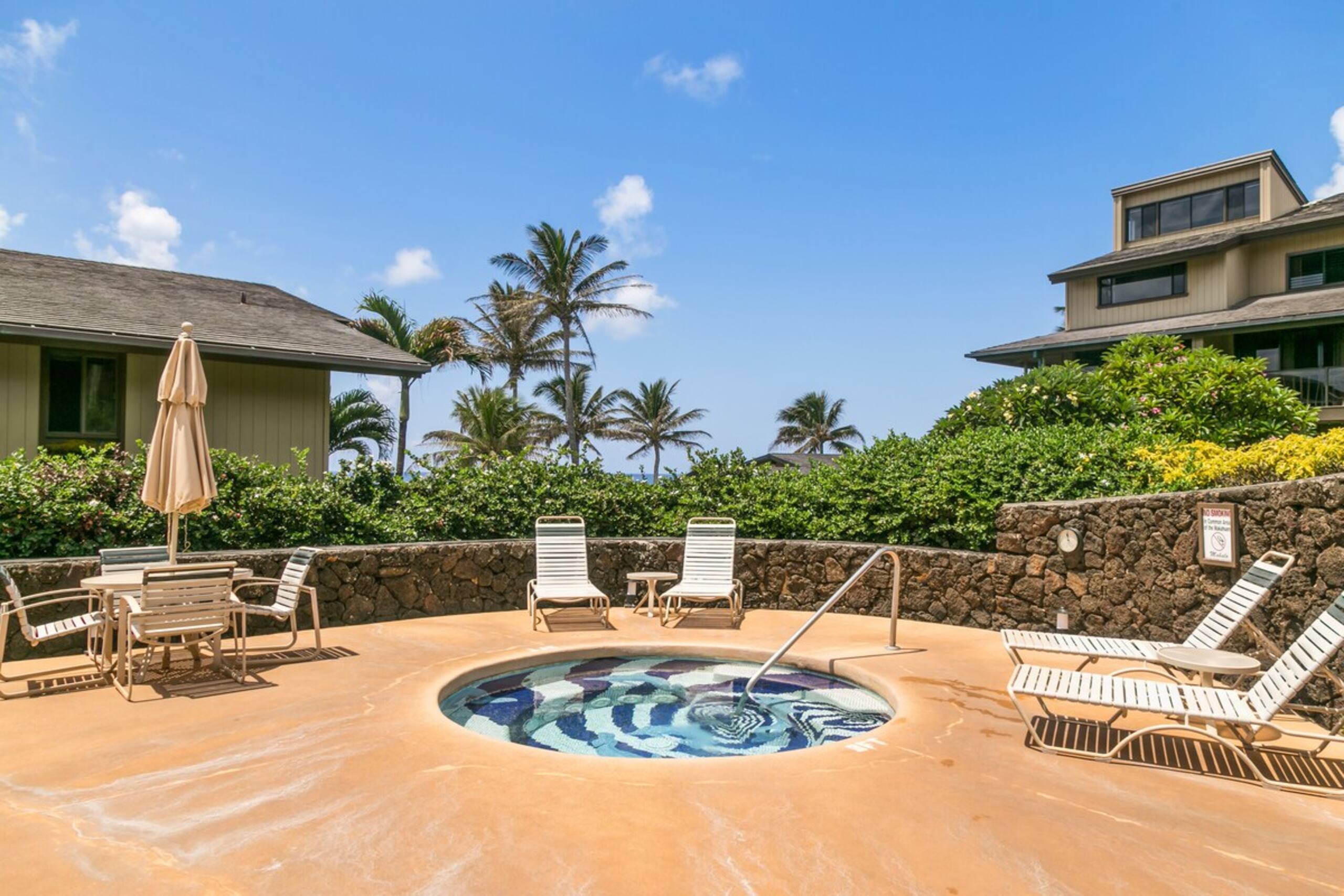 Renovated 2br Condo with Ocean Views - Photo 19
