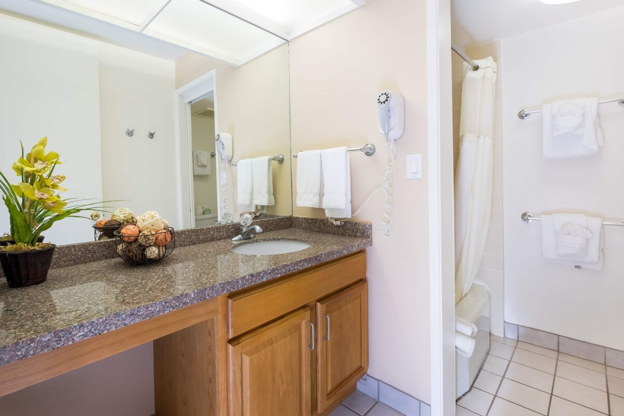 1BR Oceanview Condo w/ Pool & Balcony in Kihei - Photo 11