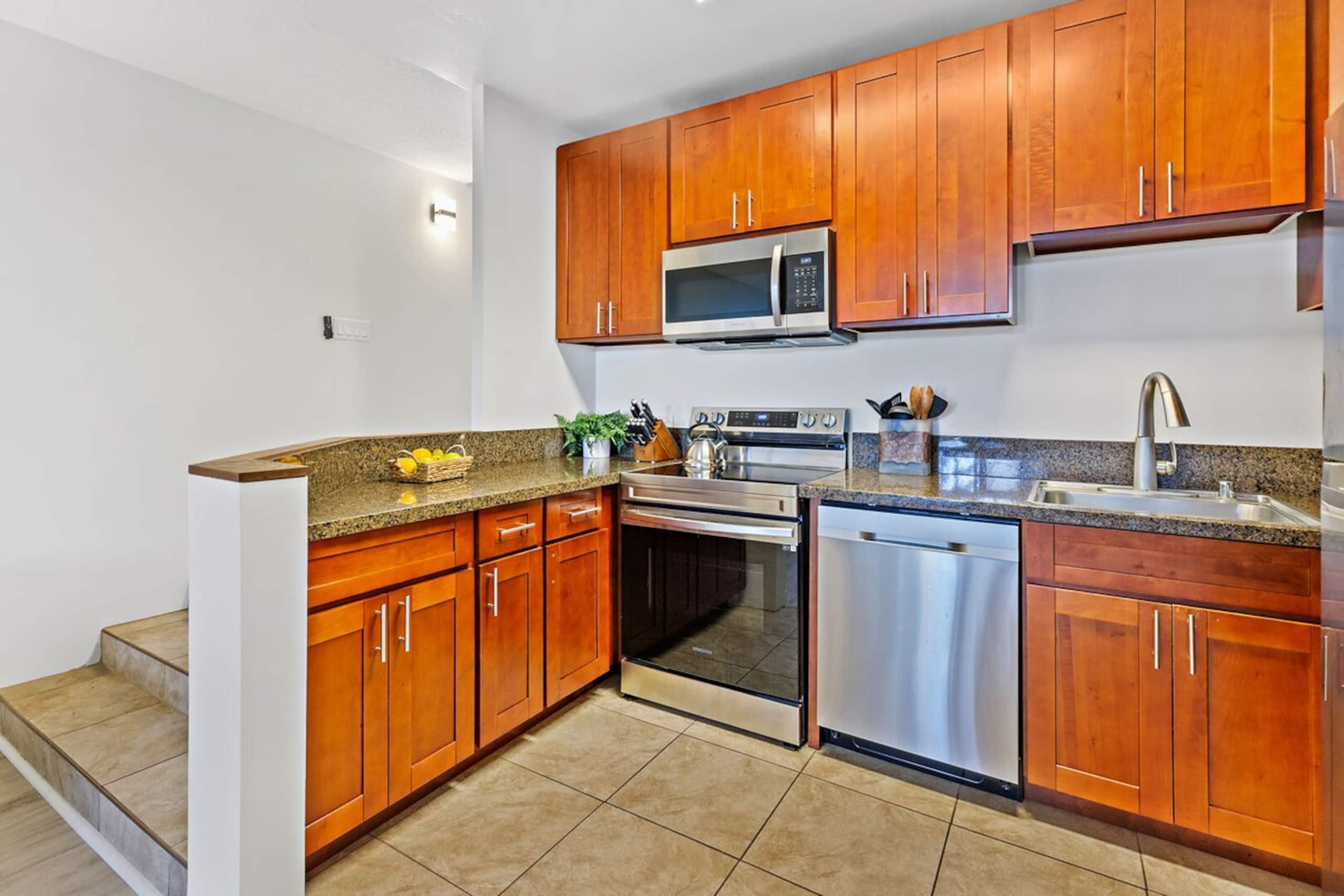 Upgraded beachside condo with ground floor access - Photo 10