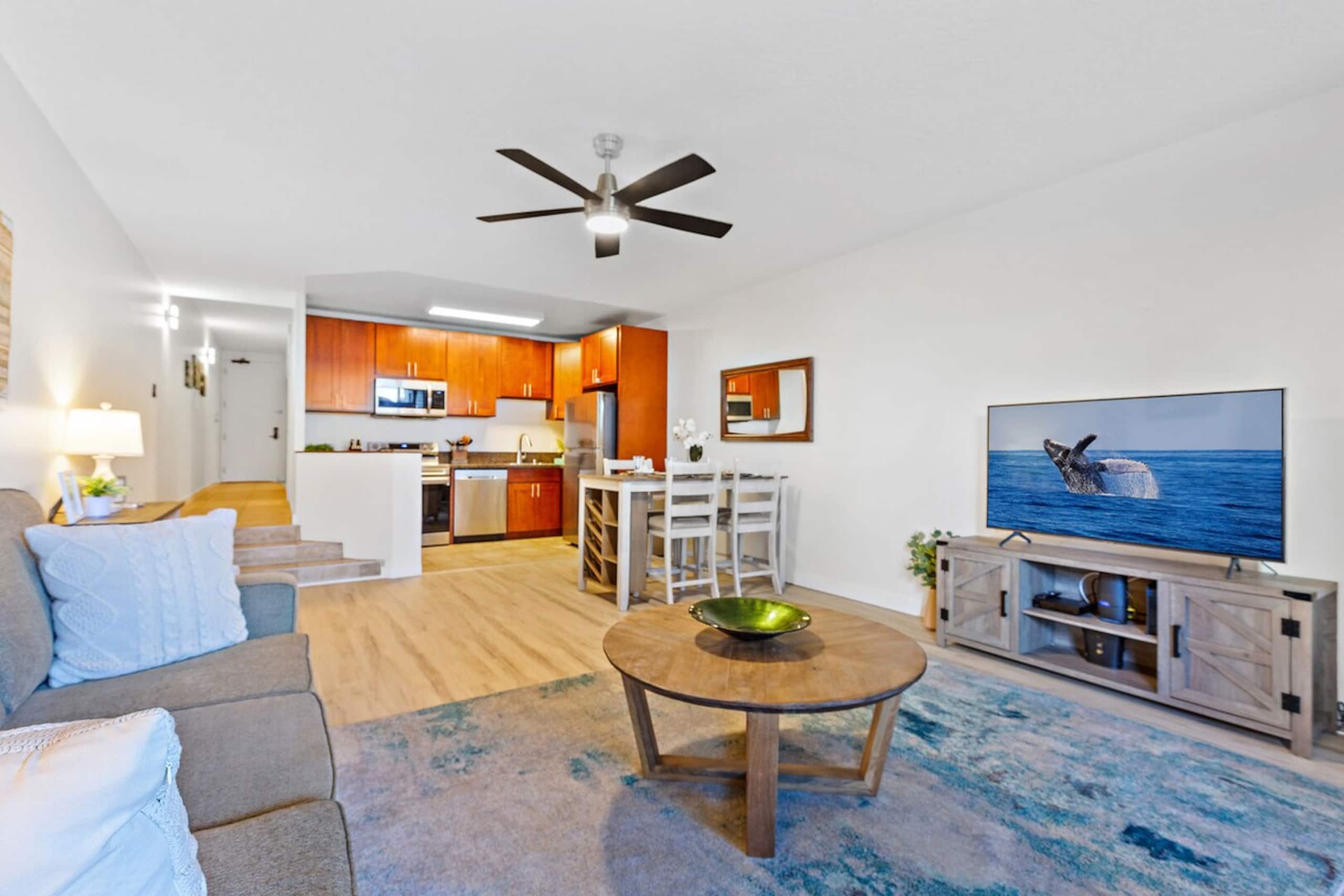 Upgraded beachside condo with ground floor access - Photo 4