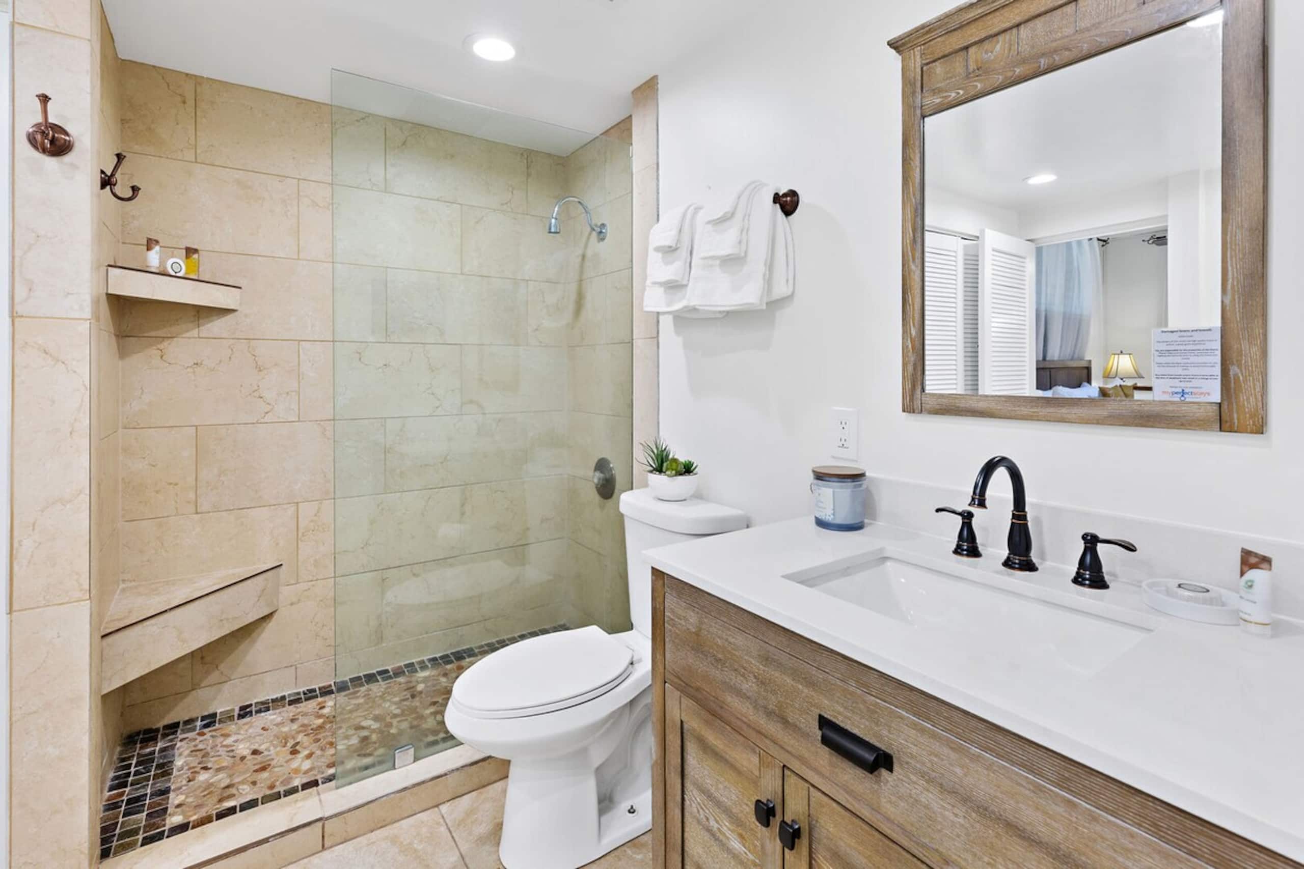 Upgraded beachside condo with ground floor access - Photo 16