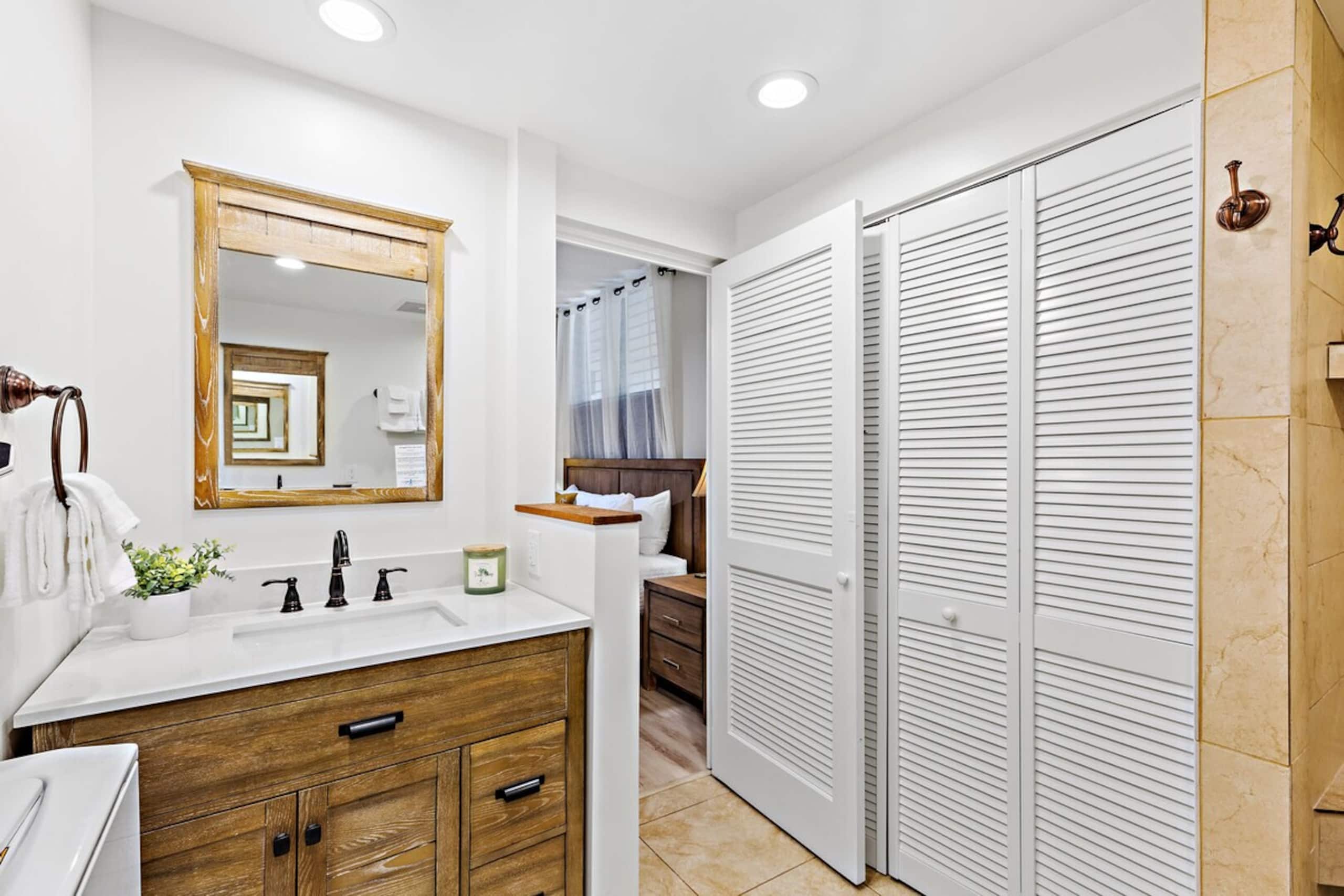 Upgraded beachside condo with ground floor access - Photo 23