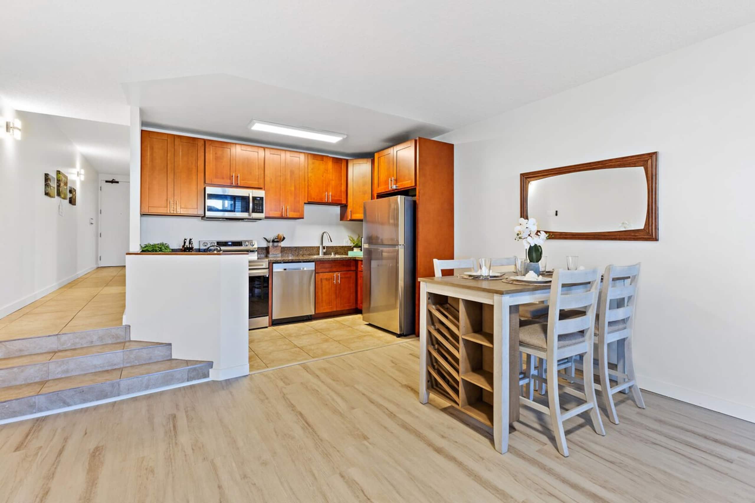 Upgraded beachside condo with ground floor access - Photo 8