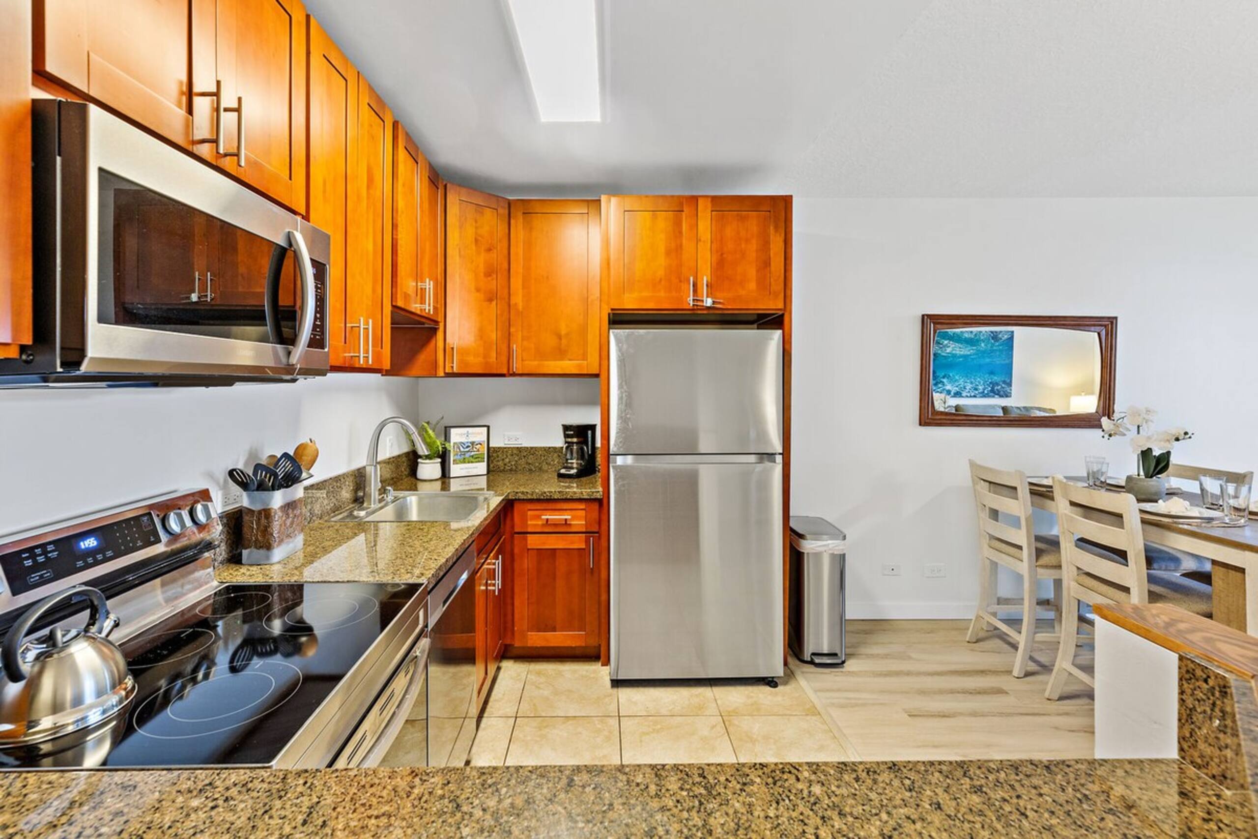 Upgraded beachside condo with ground floor access - Photo 13