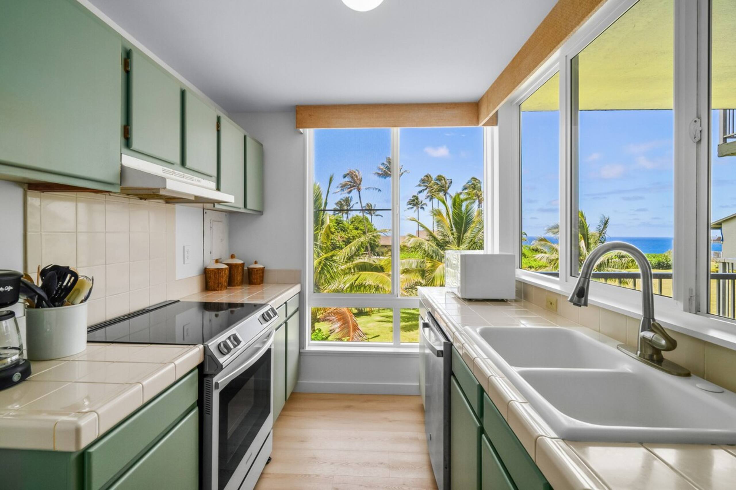 Ocean view condo w/ resort pools and tennis - Photo 11